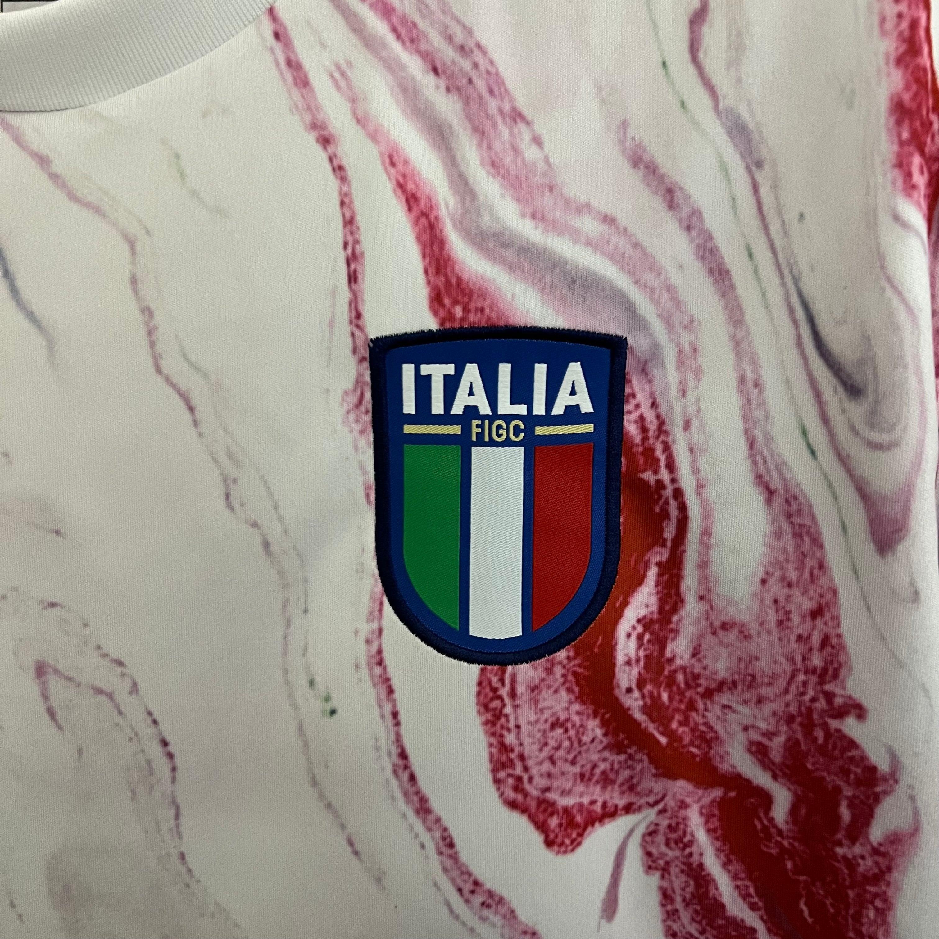 Kit allenamento Italia 23-24 dipinto