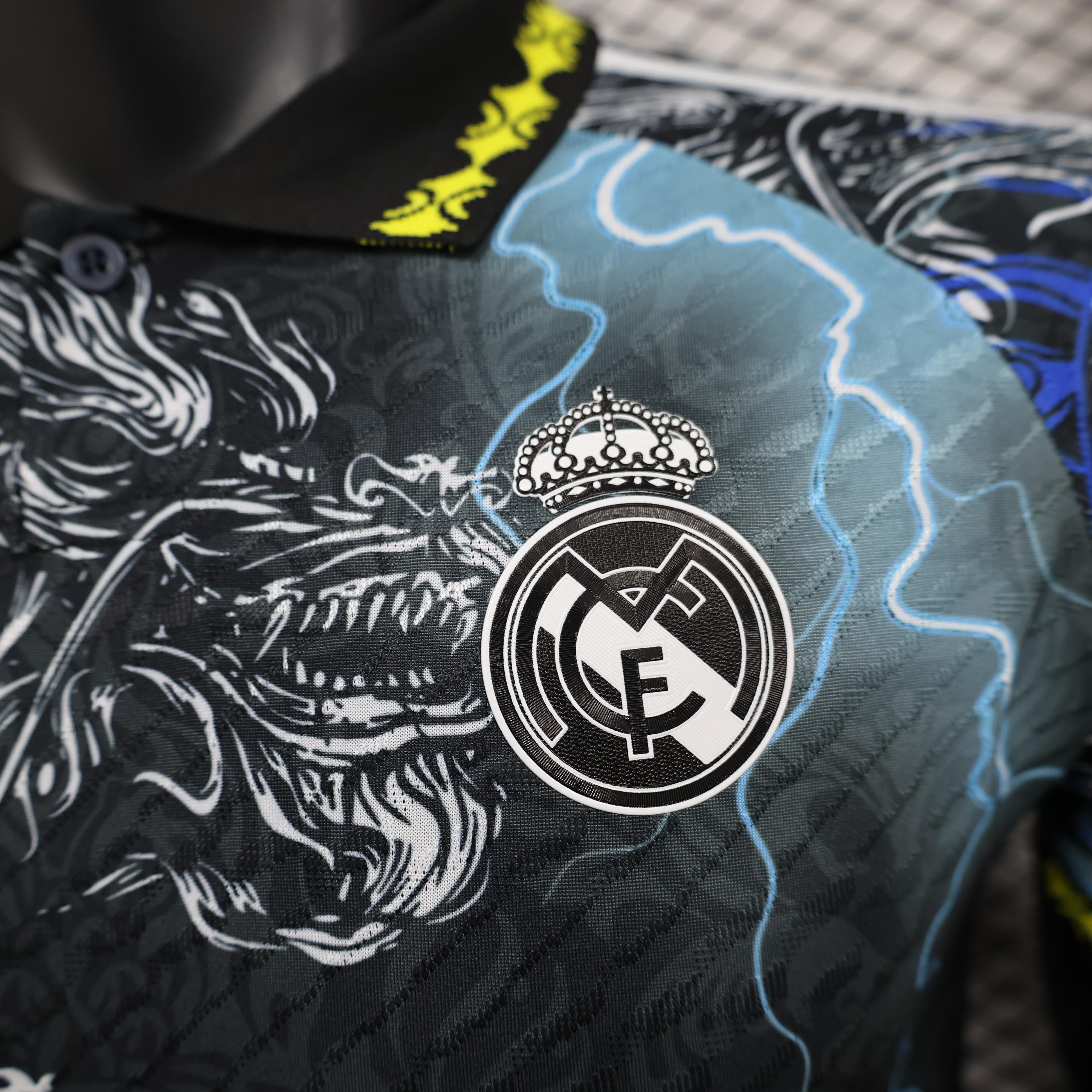 Real Madrid „Thunder Dragon“ Sondertrikot