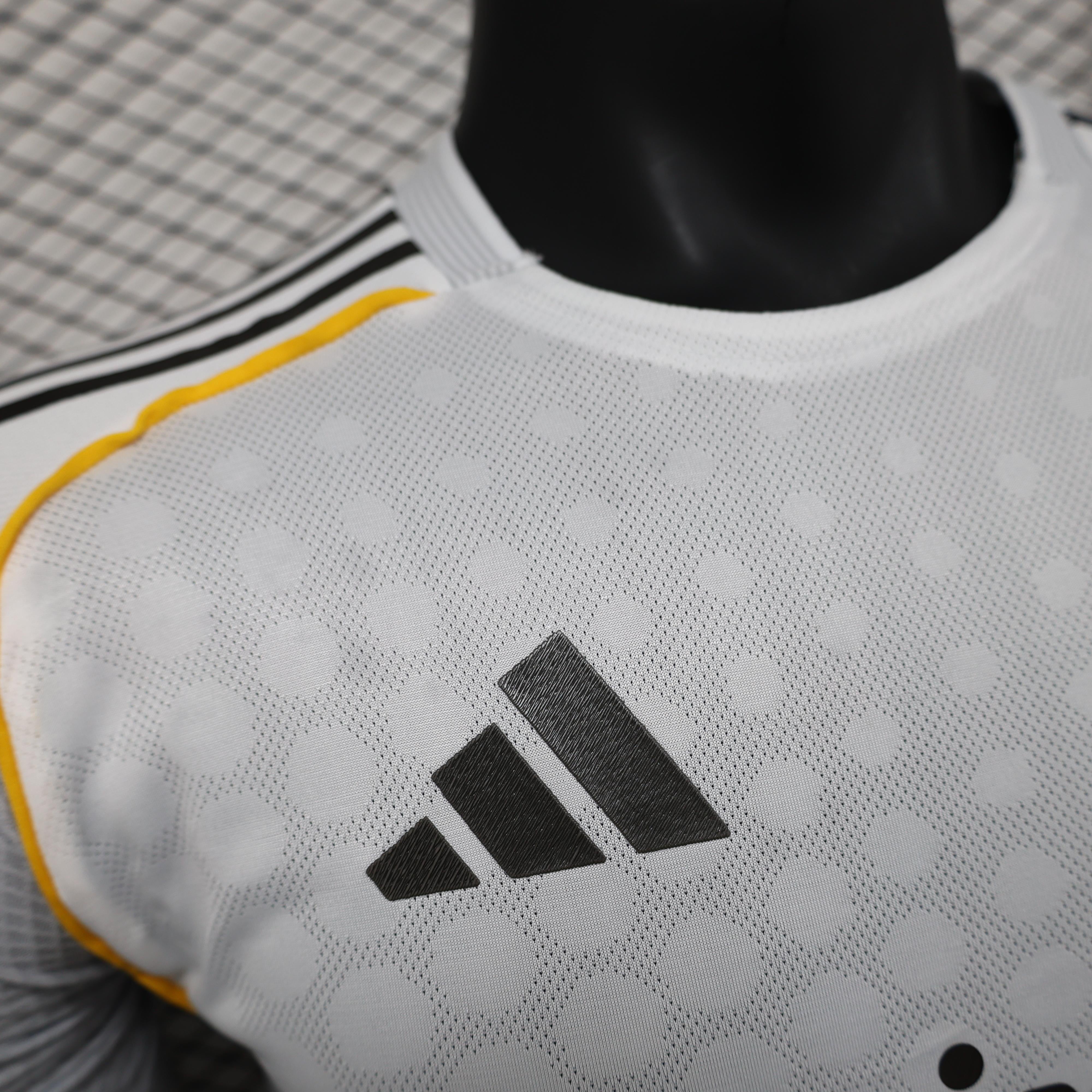 Kit Casa Real Madrid 2025-2026