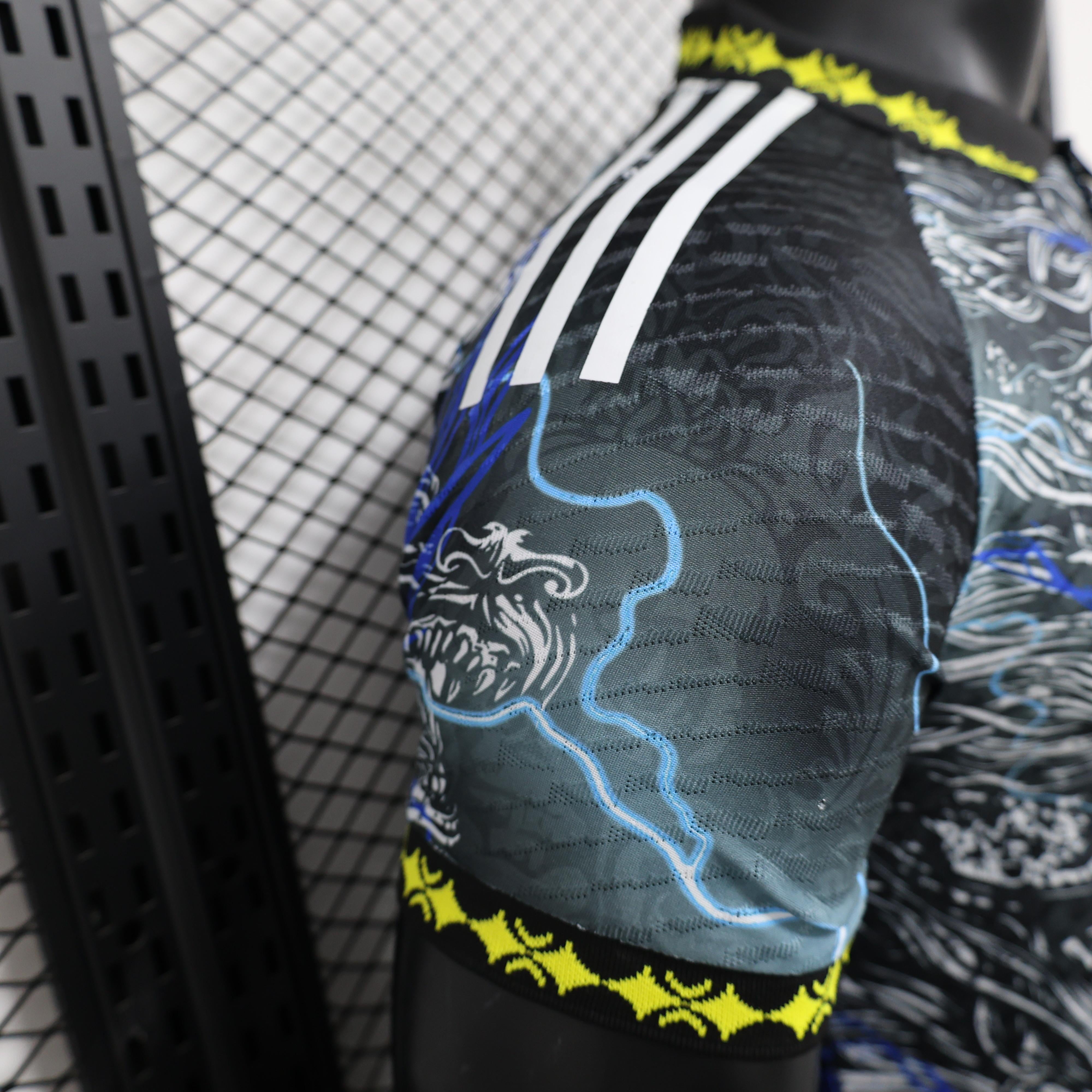 Real Madrid „Thunder Dragon“ Sondertrikot