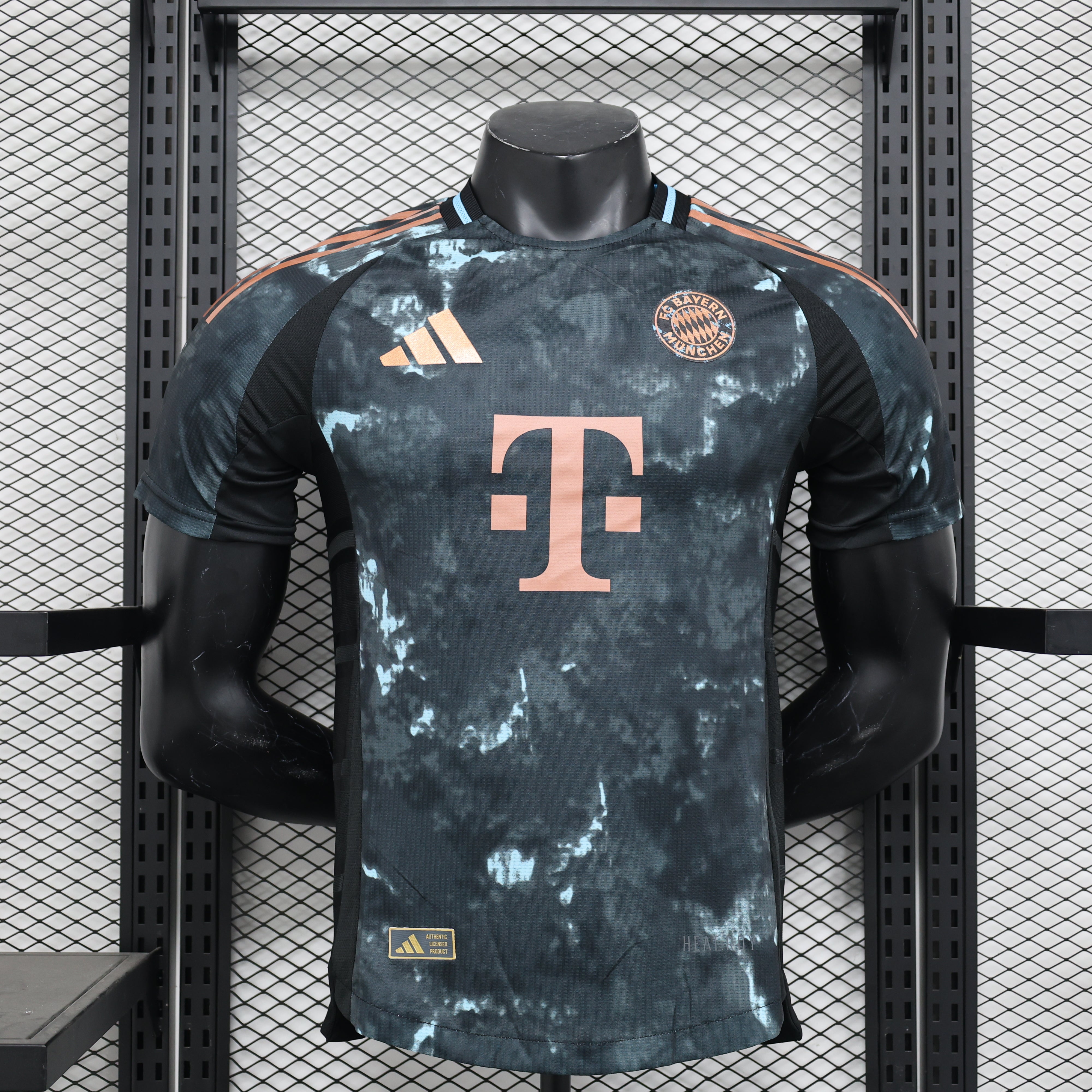 Divisa trasferta Bayern Monaco 2024/25