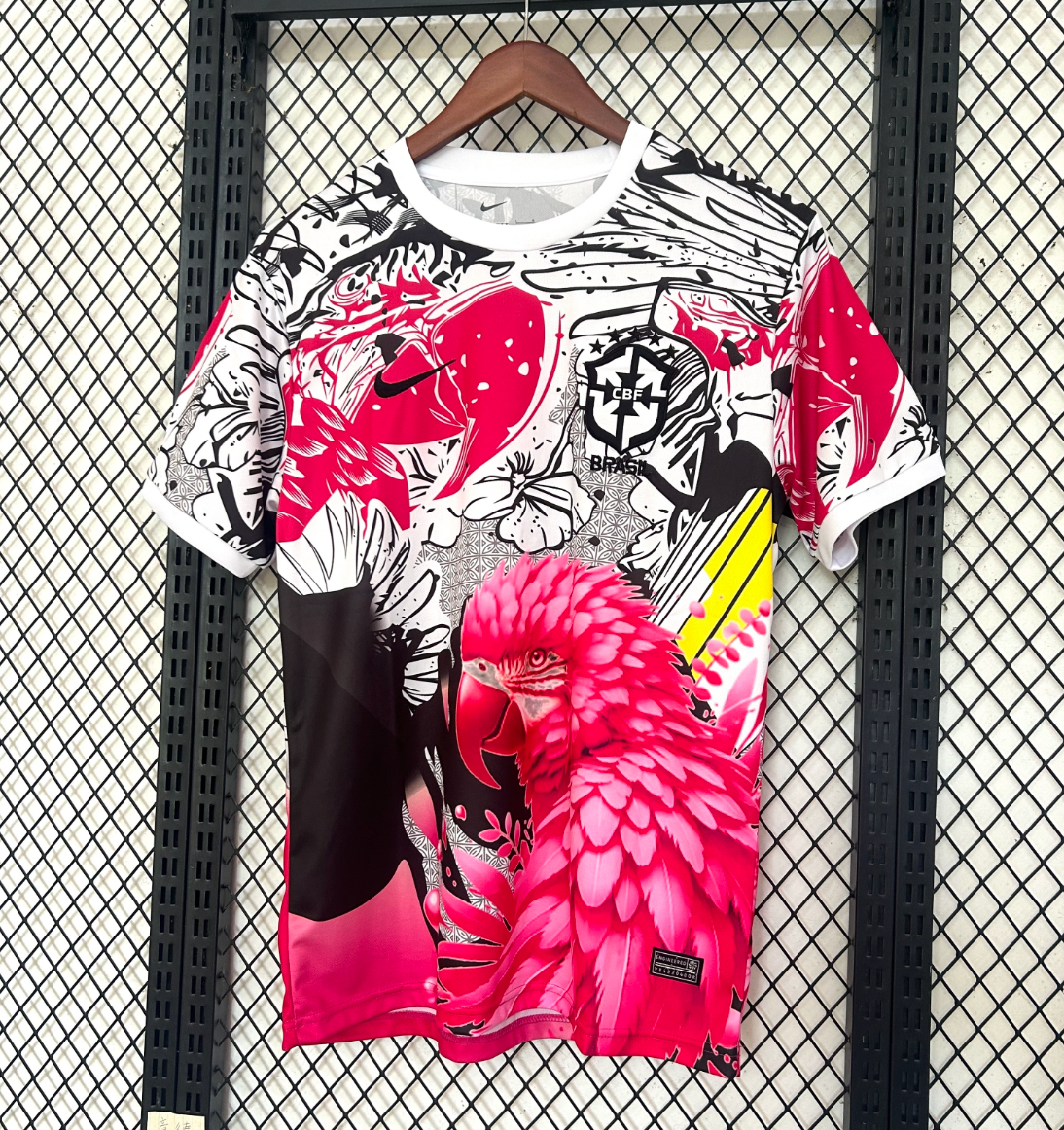 Maglia Brasile Pappagallo Rosa Edizione Speciale 2026