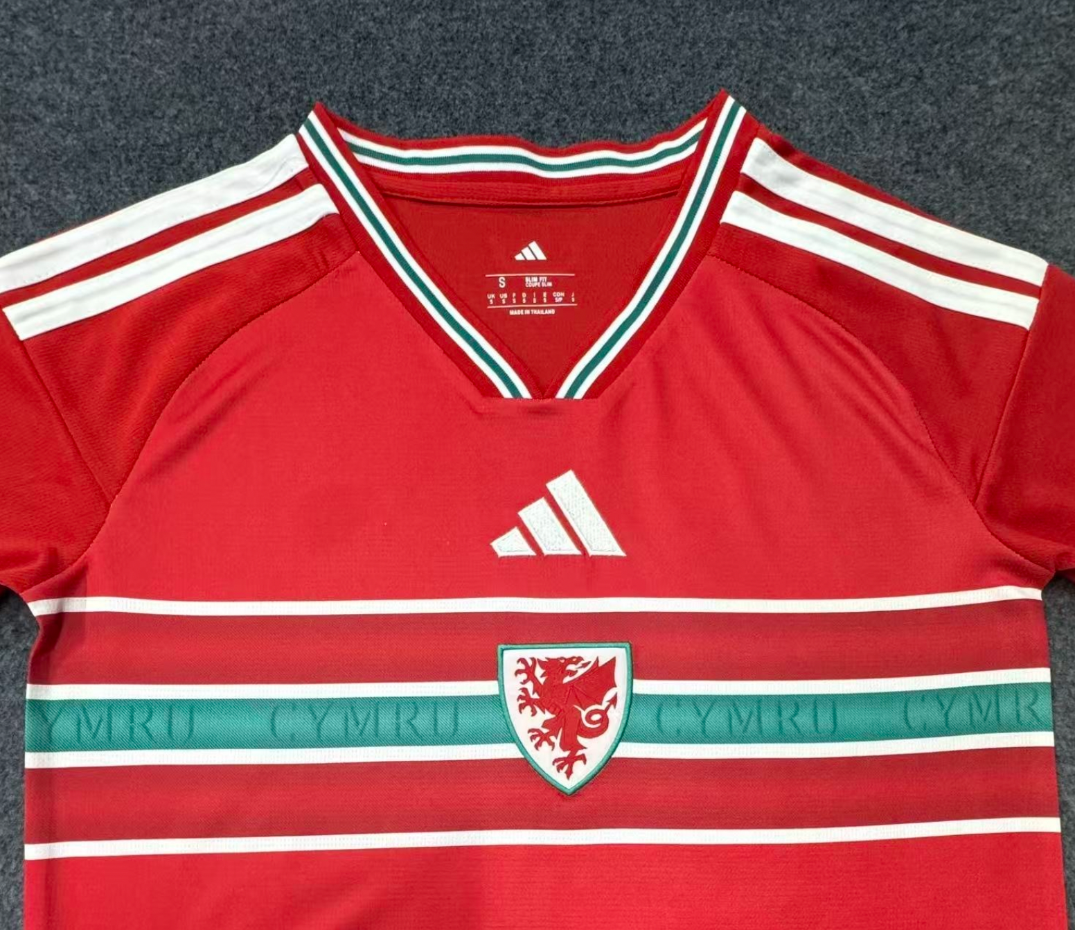 Wales 2026 WM Heimtrikot