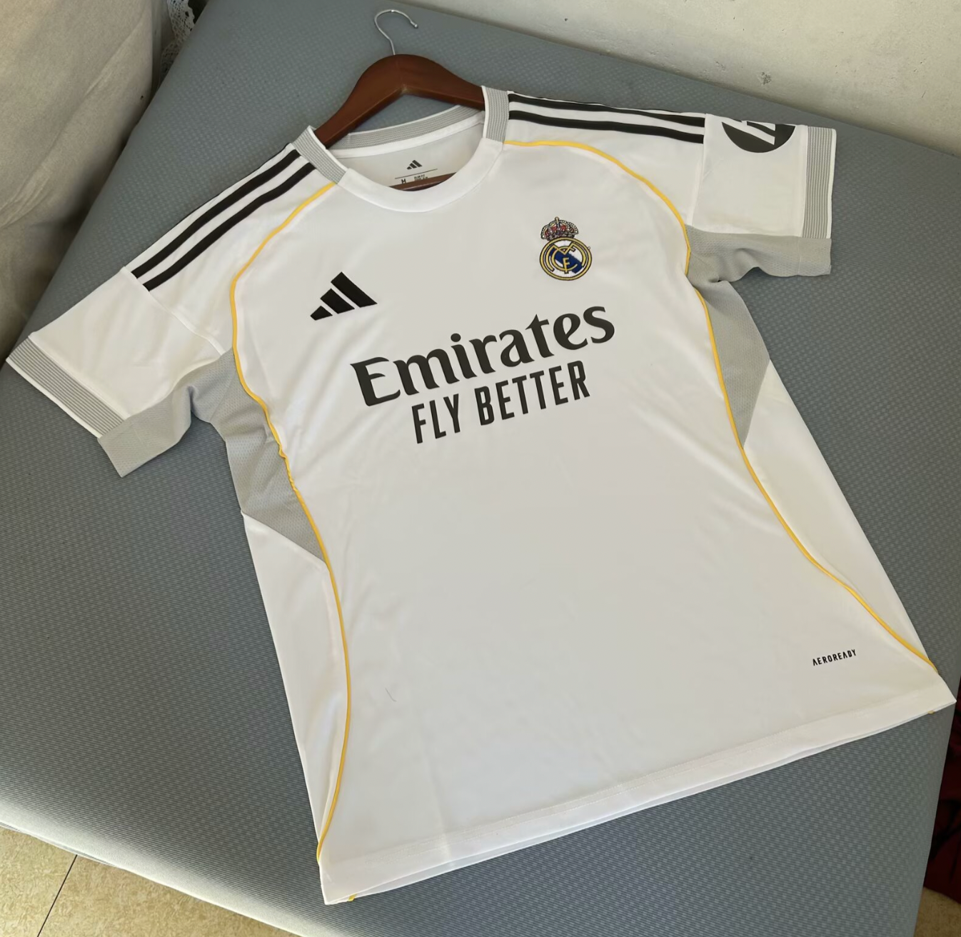 Kit Casa Real Madrid 2025-2026