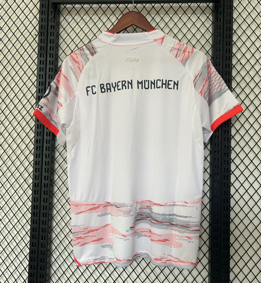 Divisa trasferta Bayern Monaco 2025/2026