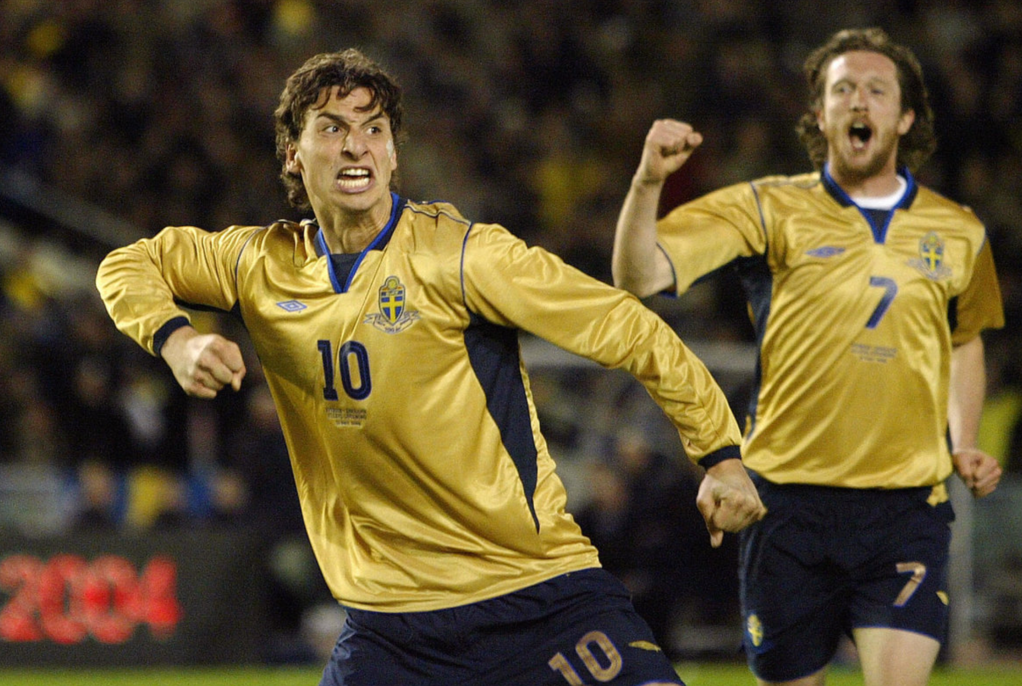 Maglia retrò Svezia 2004 Oro trasferta maniche lunghe