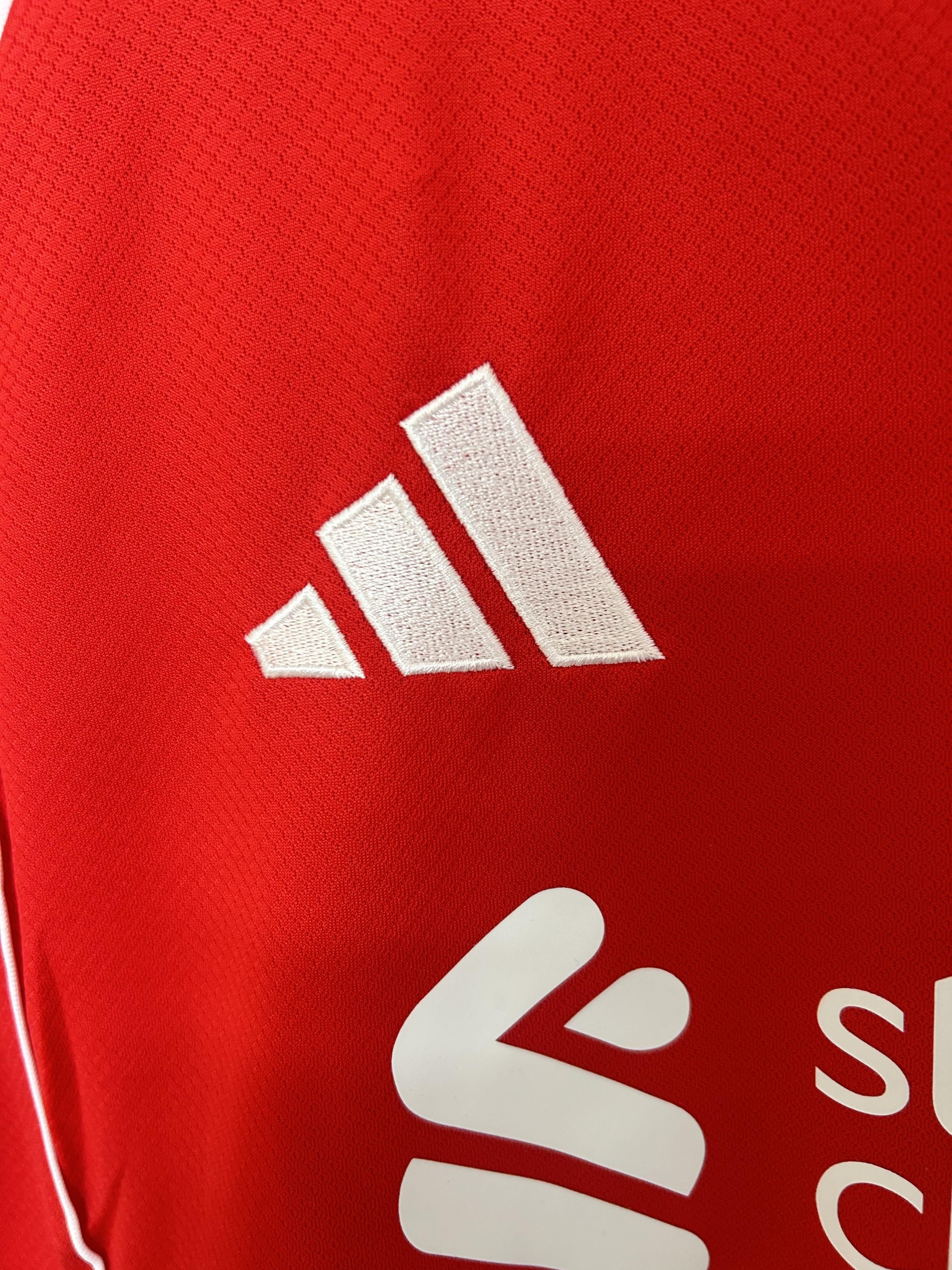 Kit casa Liverpool 2025-2026
