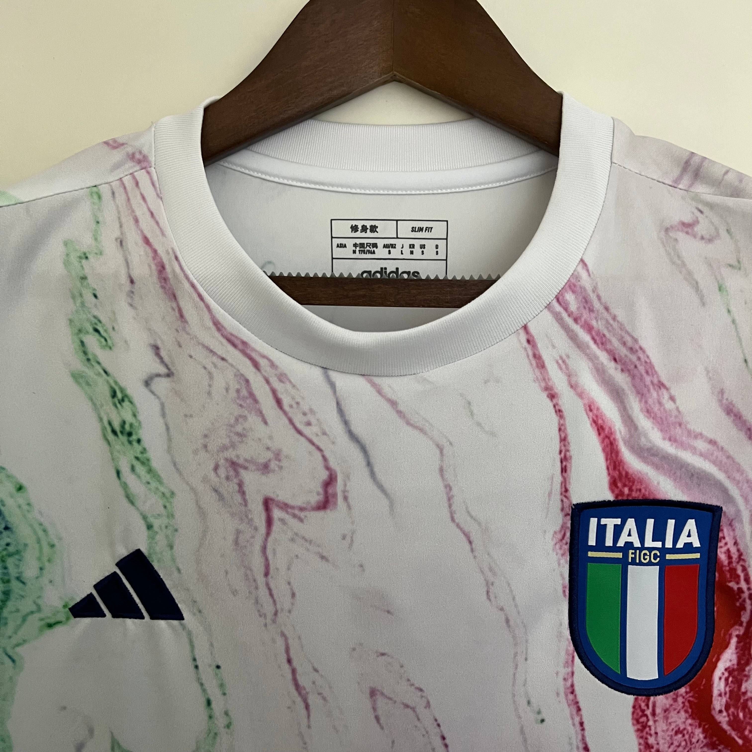 Kit allenamento Italia 23-24 dipinto