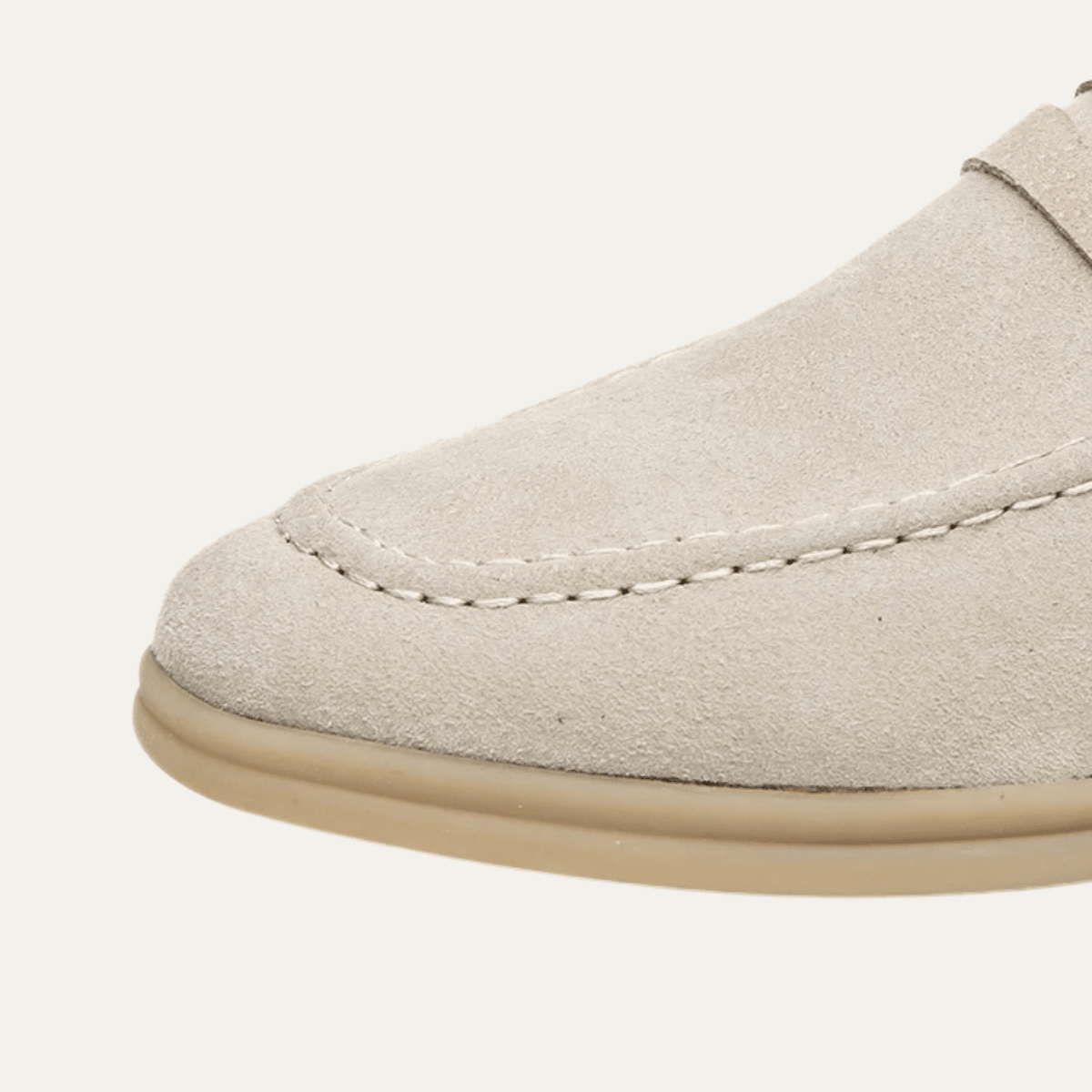 Herren Slipper — Flache Sohle & genähte Details
