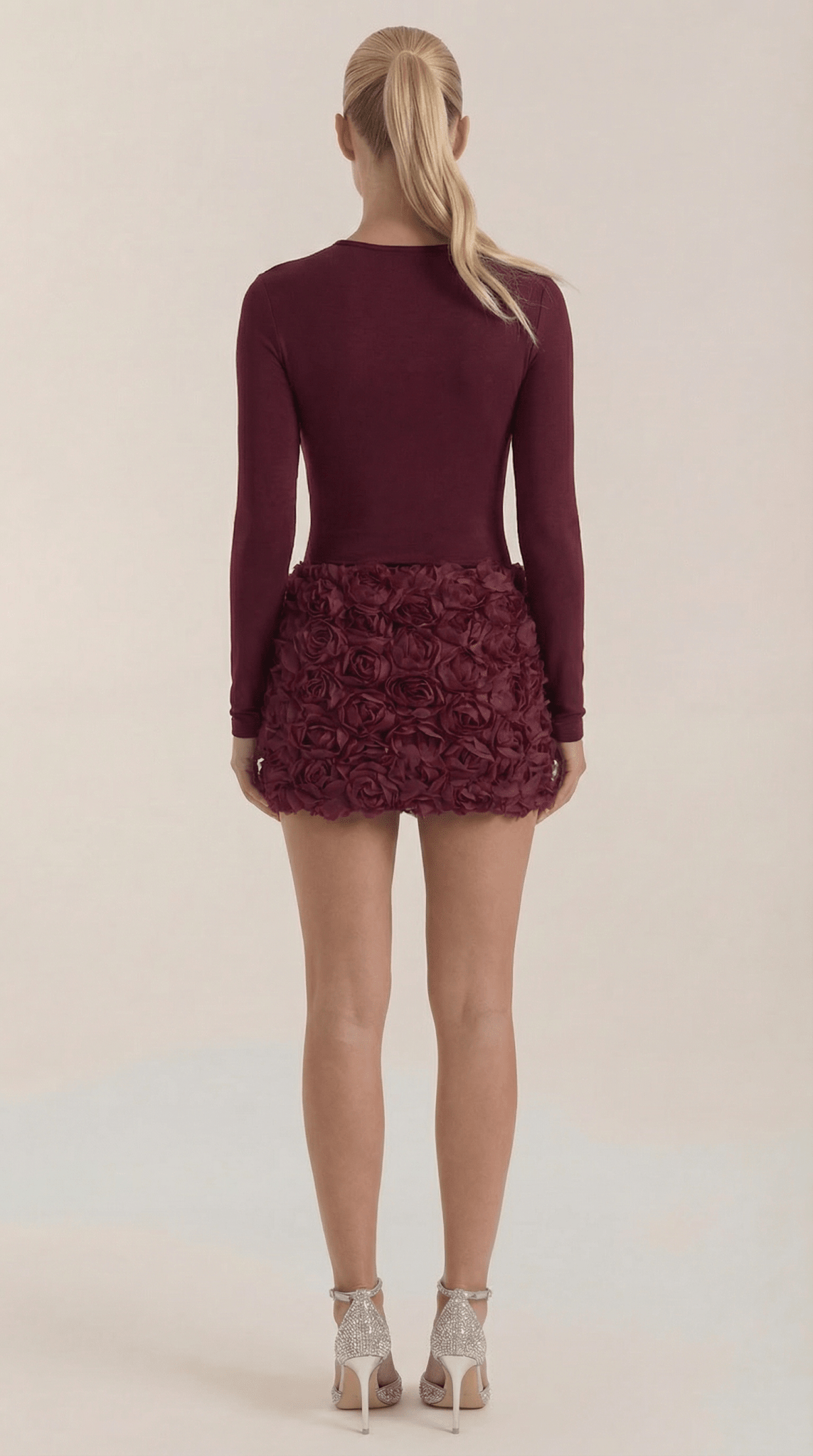 Robe mini femme manches longues au-dessus du genou coupe ajustée