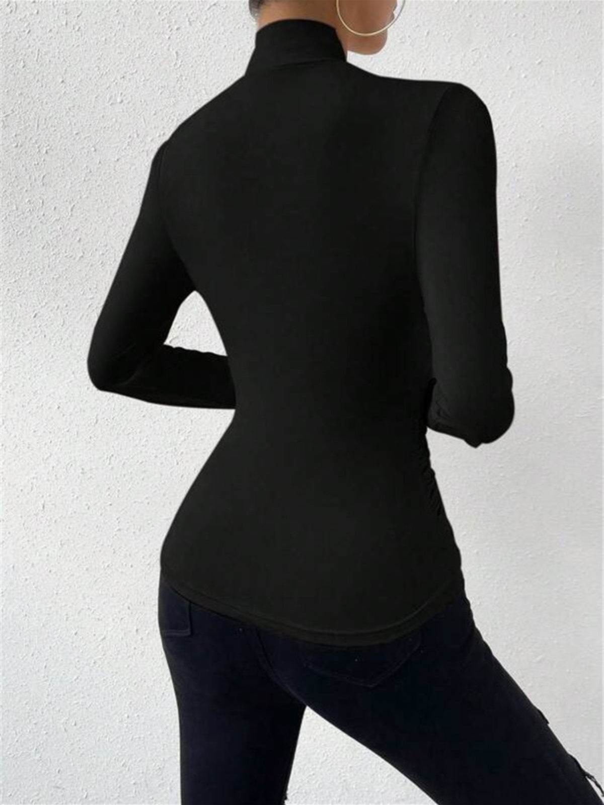 Haut femme, coupe slim, manches longues, détail croisé devant