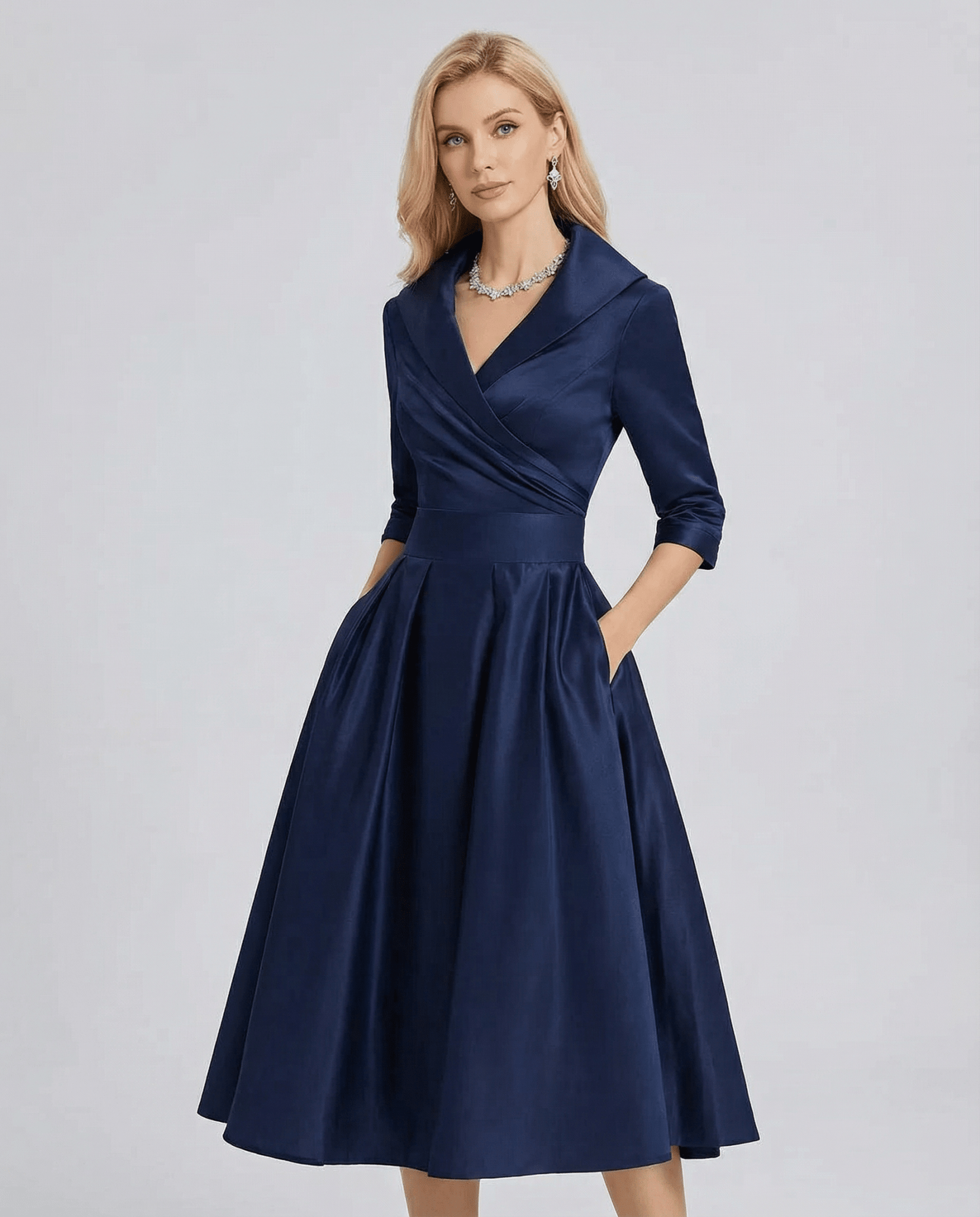 A-Linien-Kleid für Damen — Reverskragen, gekreuzte Falten in der Taille