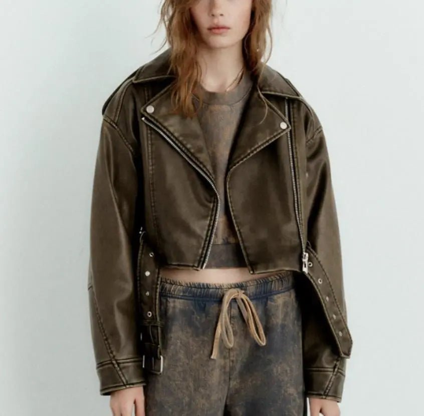 Giacca donna — Vestibilità oversize, lunghezza corta, chiusura con cintura