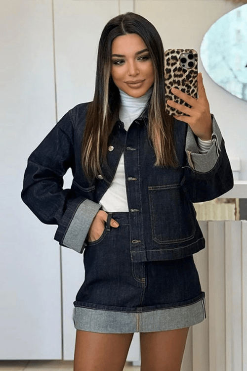 Conjunto de Casaco e Saia para Mulher — Saia Mini de Cintura Alta e Corte Curto