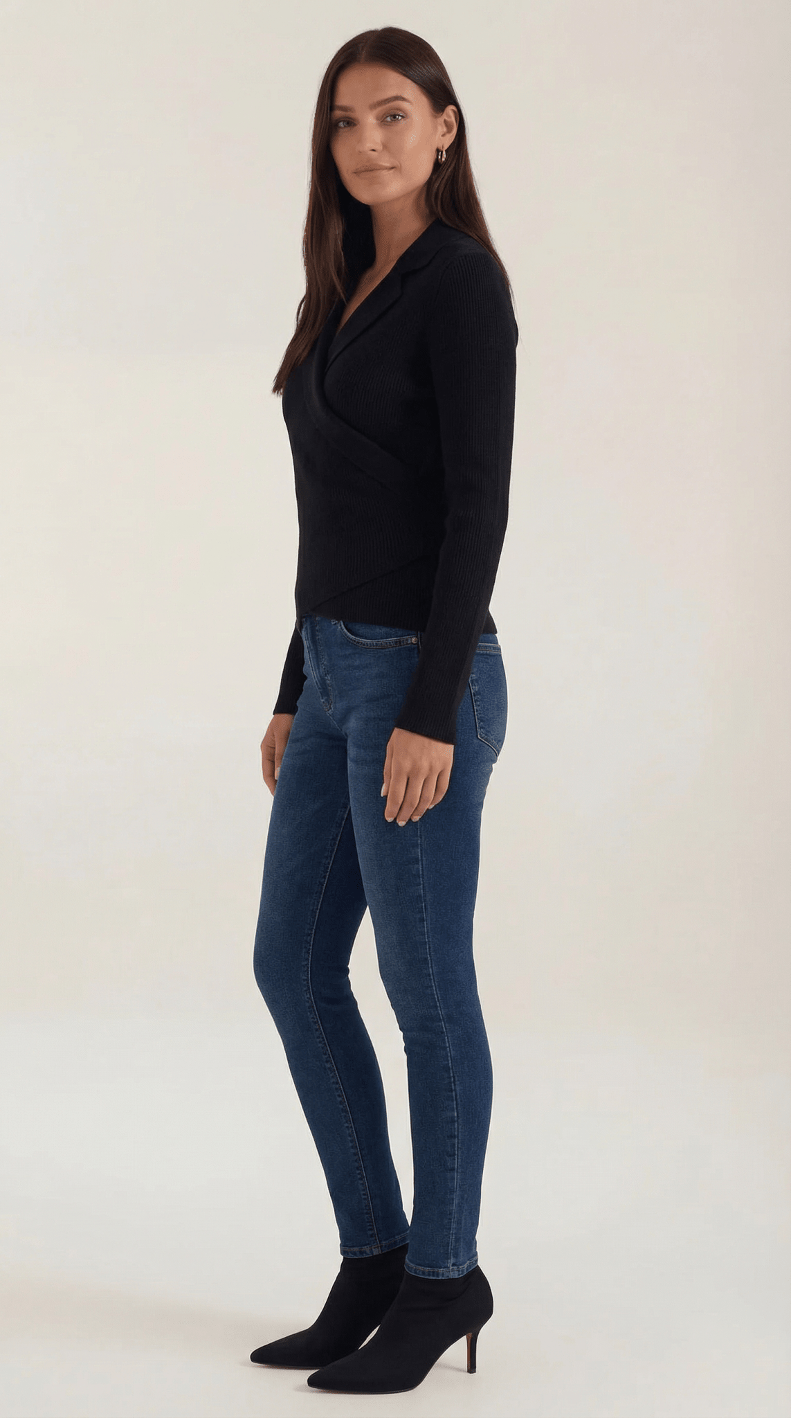 Maglione da donna — Vestibilità aderente, collo avvolgente con design a collo alto