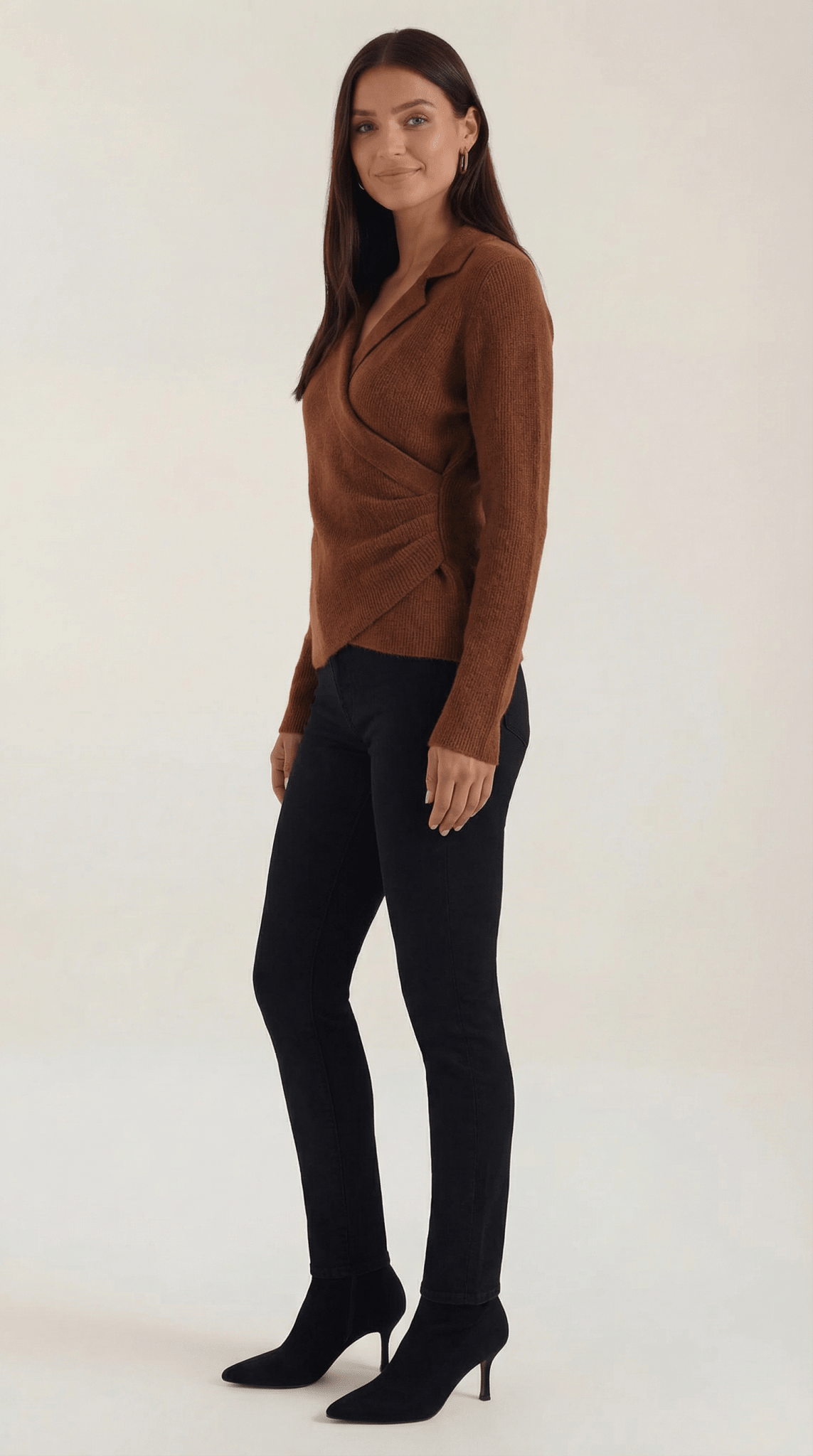 Maglione da donna — Vestibilità aderente, collo avvolgente con design a collo alto