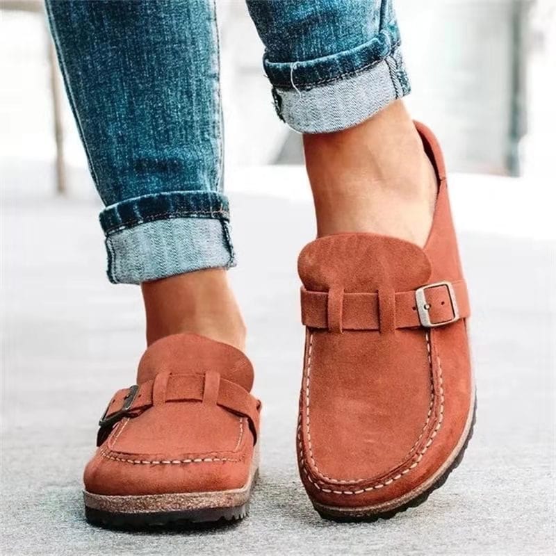 Damen-Loafer — Schlupfschuh, Schnallendetail, geschlossene Spitze, flach