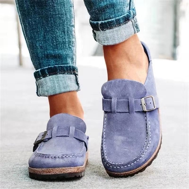 Damen-Loafer — Schlupfschuh, Schnallendetail, geschlossene Spitze, flach