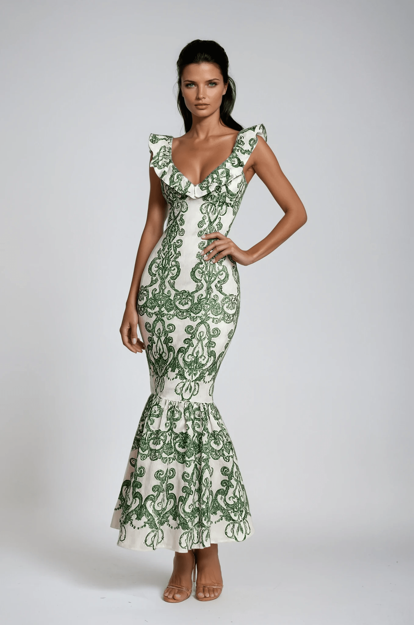 Vestido maxi para mujer — escote pronunciado, espalda descubierta y bordado