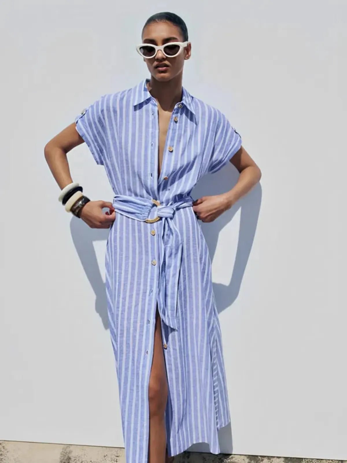 Damen Maxikleid — Gestreift, kurzärmlig, Knopfleiste vorne, Taillenband