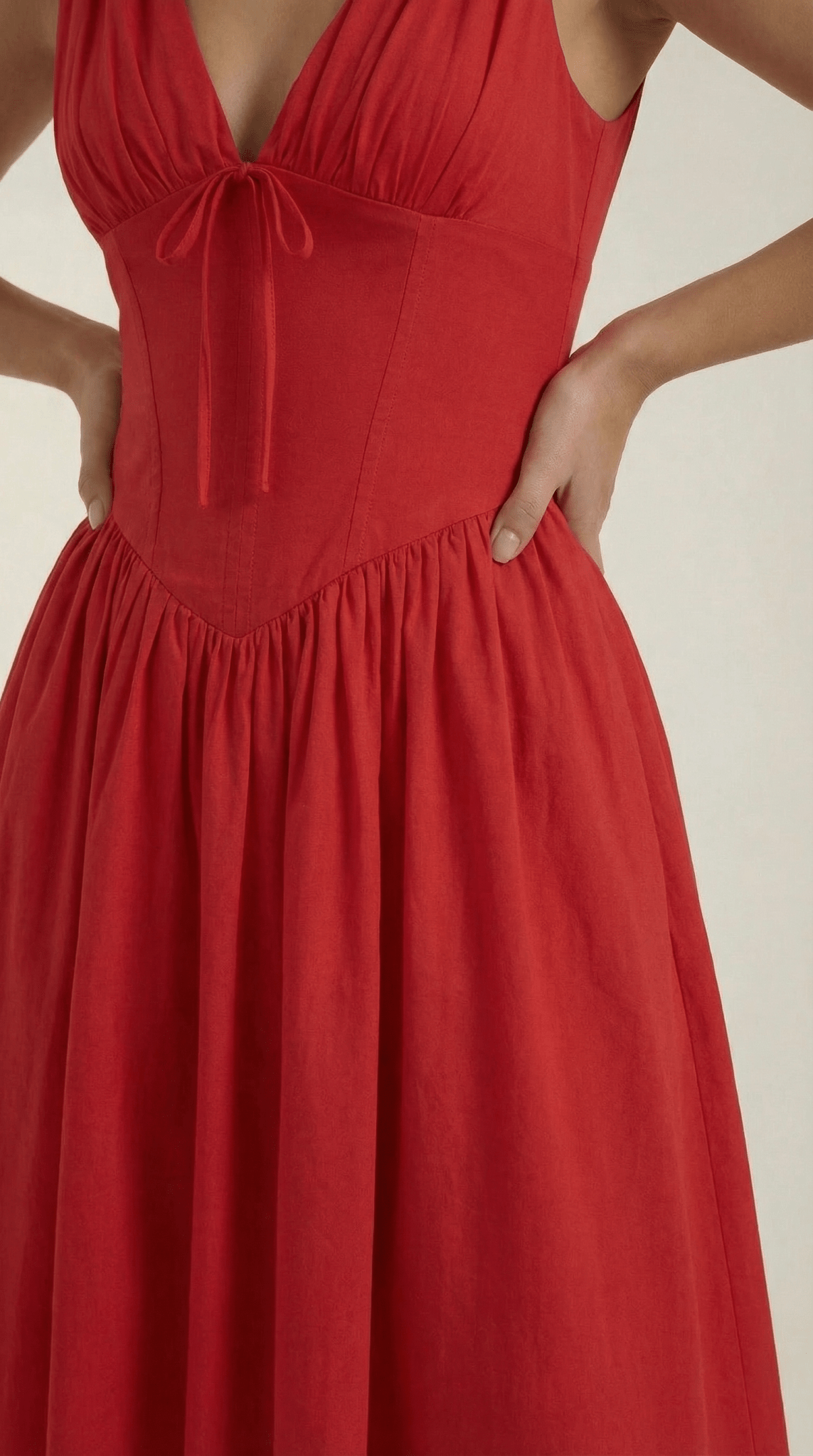 Vestito midi donna — corpetto aderente e scollo a V
