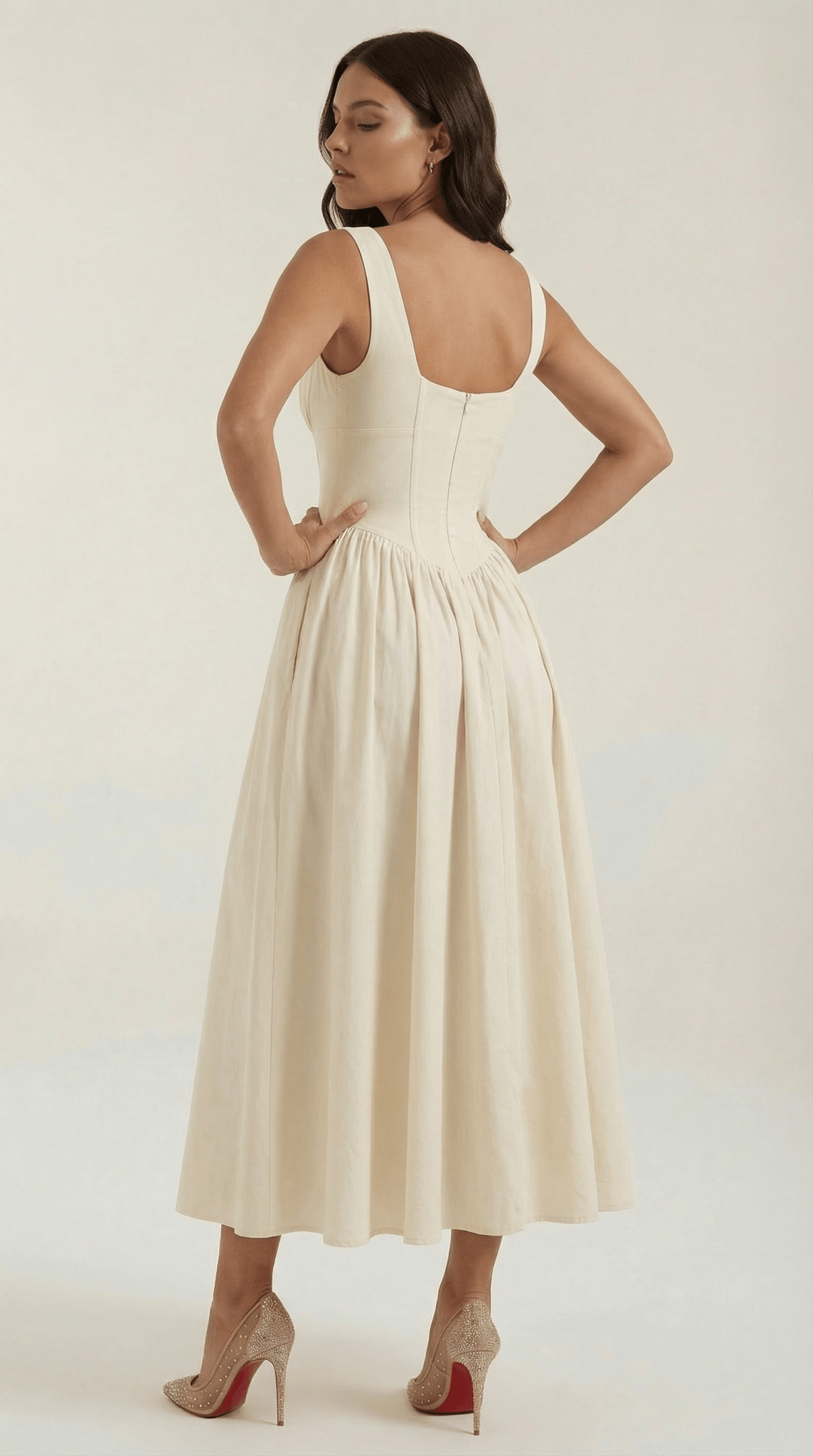 Vestito midi donna — corpetto aderente e scollo a V