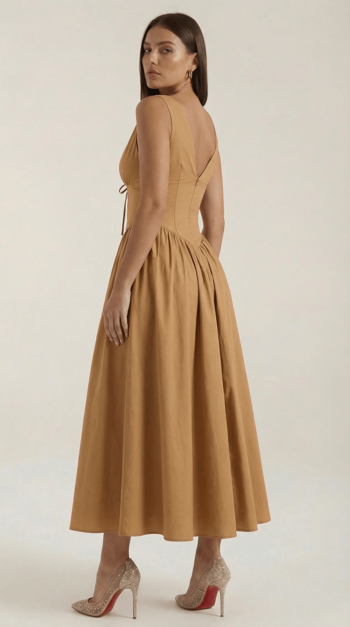 Vestito midi donna — corpetto aderente e scollo a V