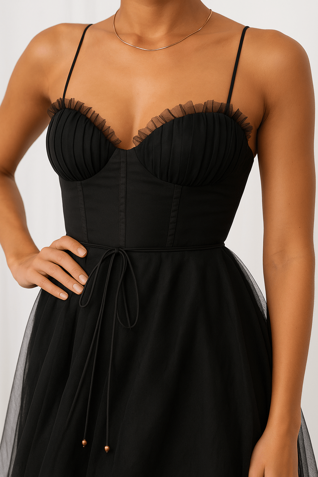 Vestido midi para mujer — ajuste corsé, tirantes finos y busto fruncido