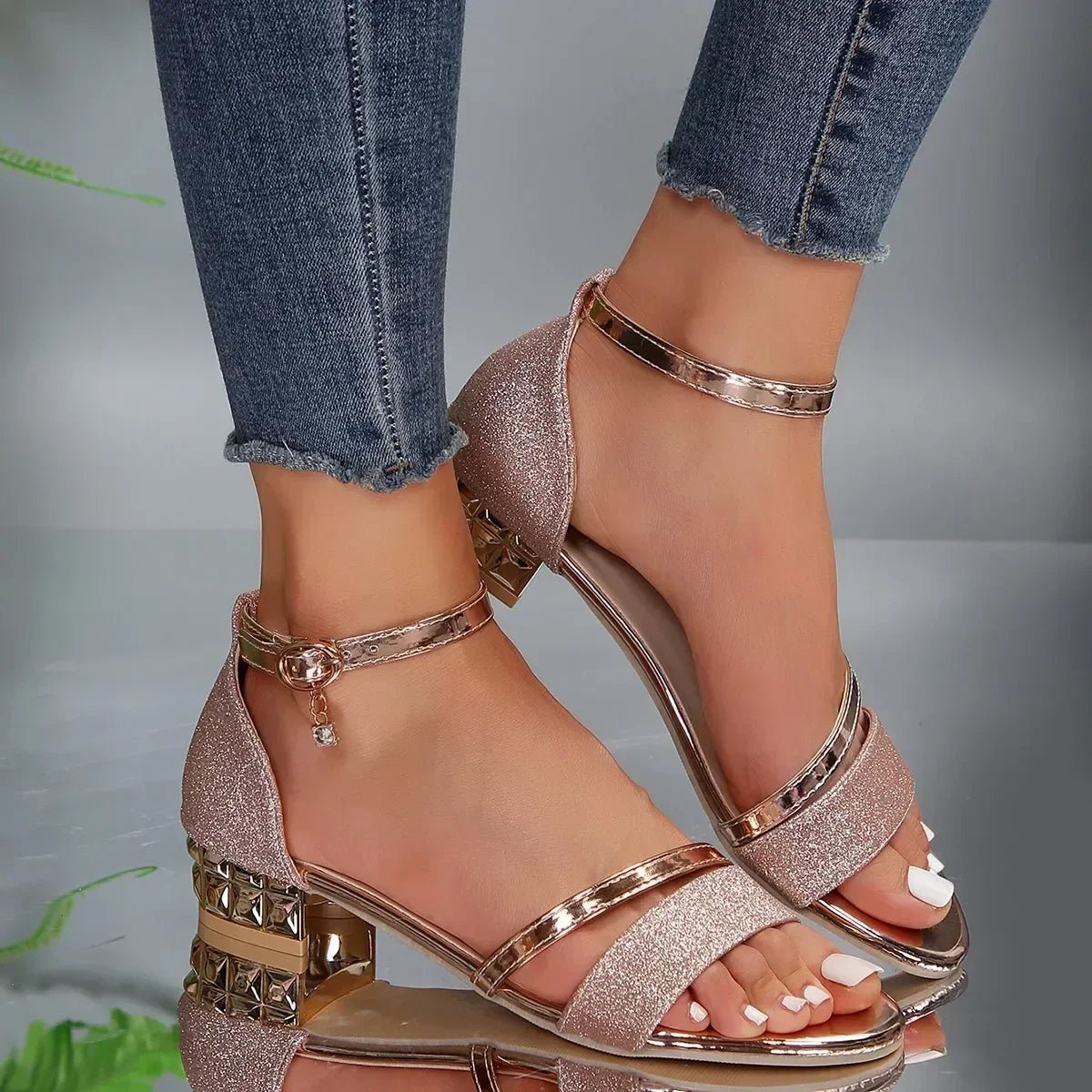 Damen Sandalen — Blockabsatz, Knöchelriemen, Riemchendesign