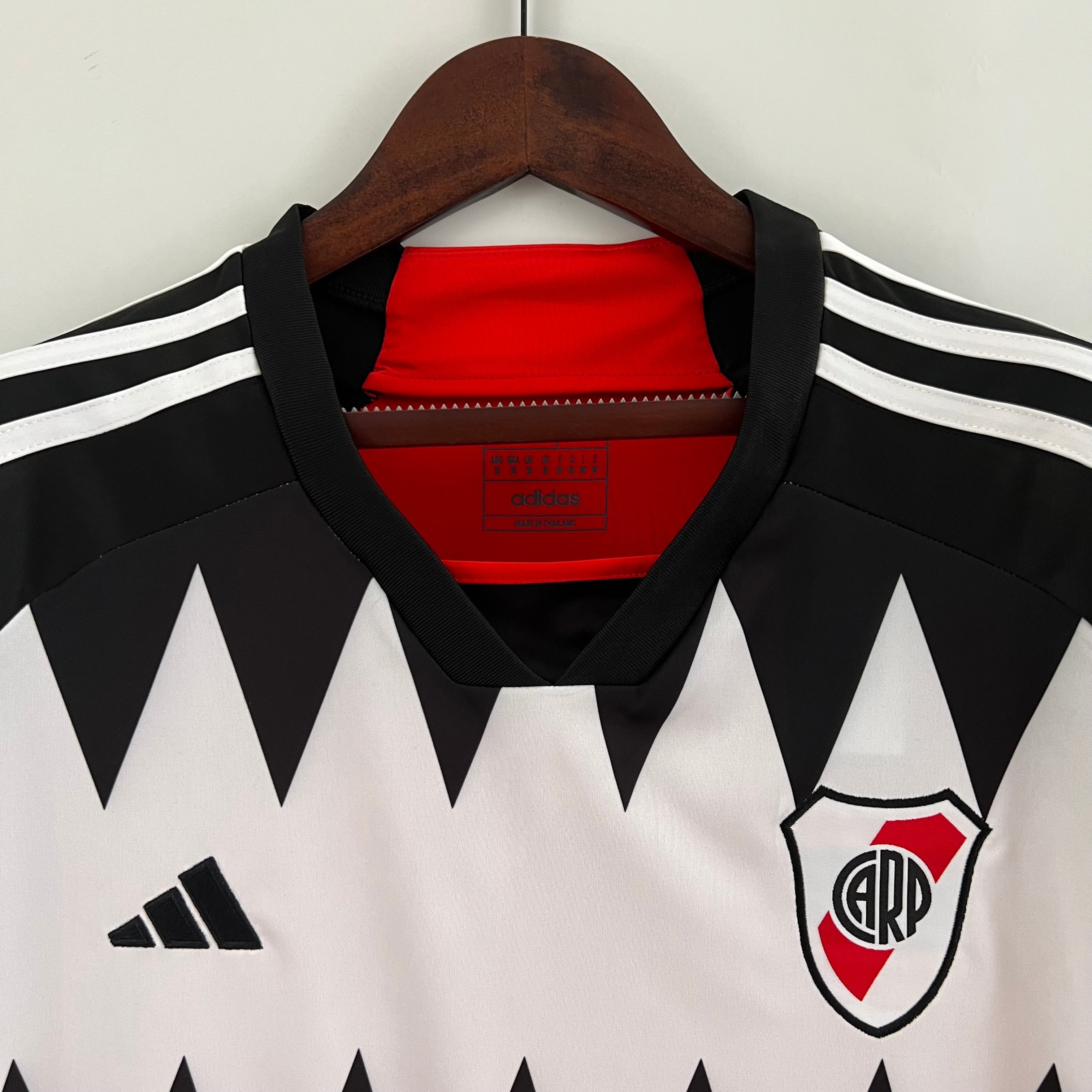 River Plate 23-24 visitante