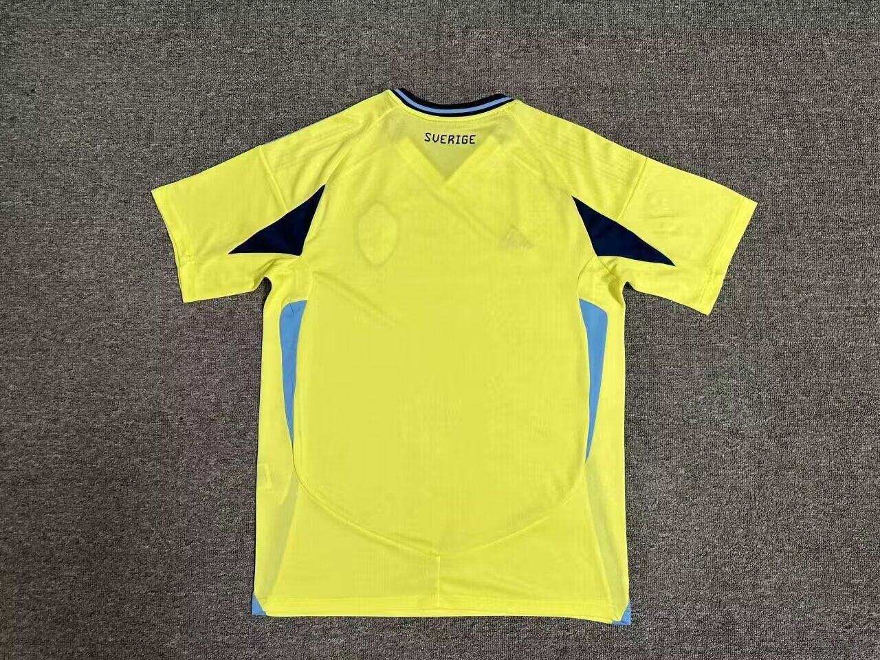 Kit casa Svezia 2024/2025