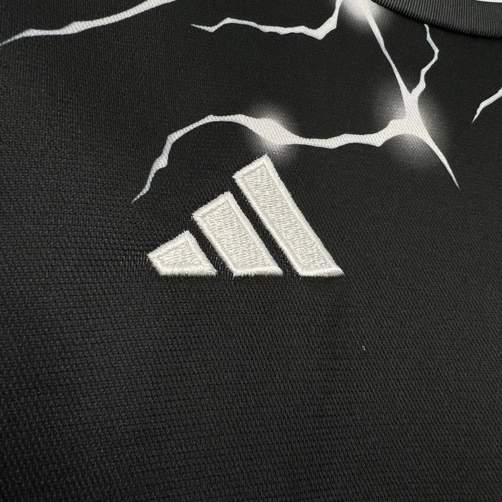 Camiseta edición especial Pantera negra Real Madrid 24/25