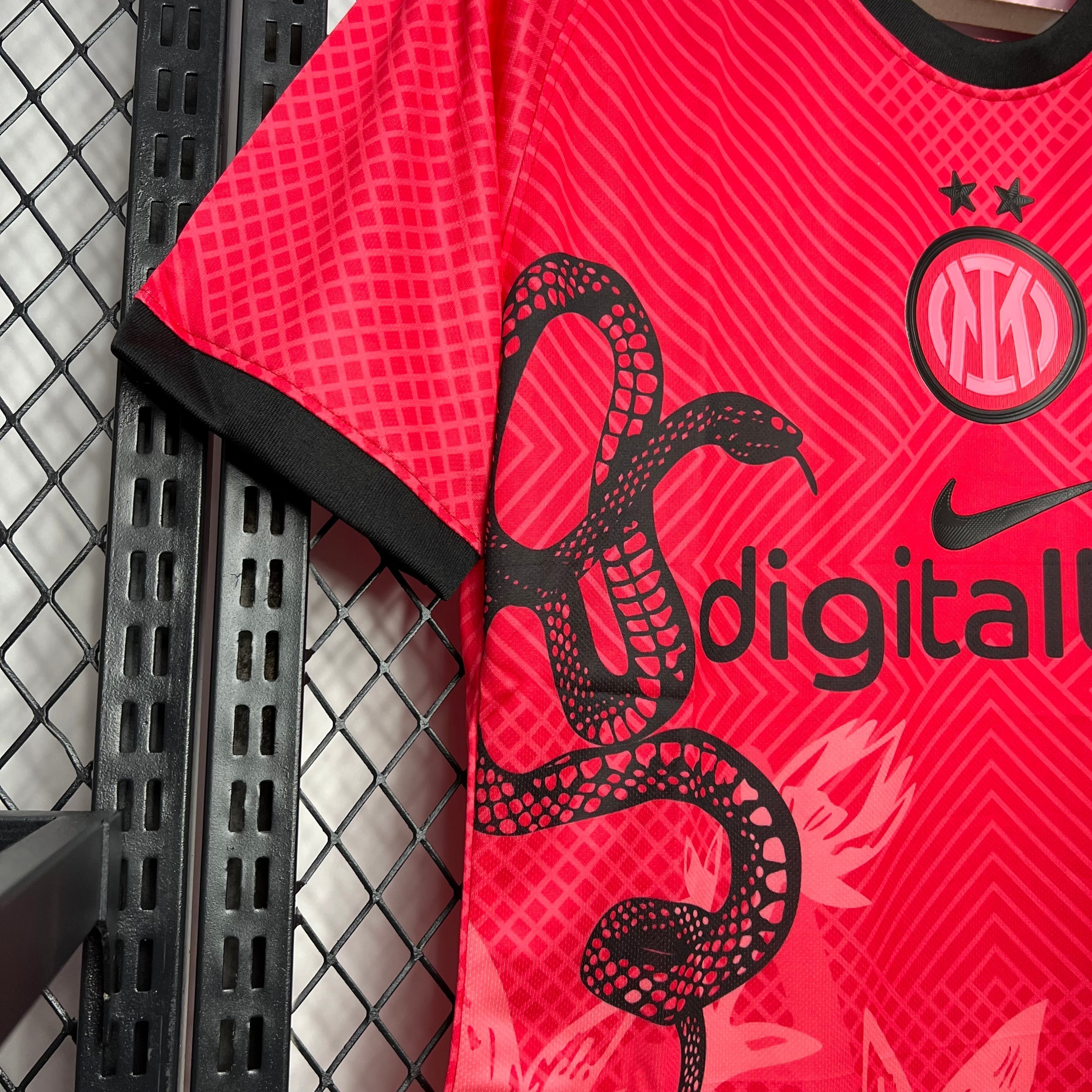 Inter Milan edizione speciale serpente rosso 24-25