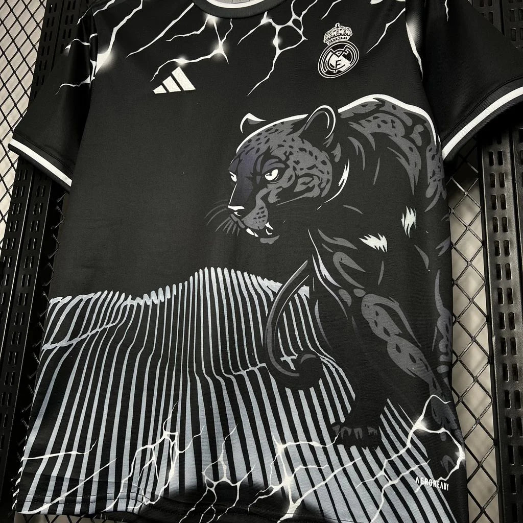 Camiseta edición especial Pantera negra Real Madrid 24/25