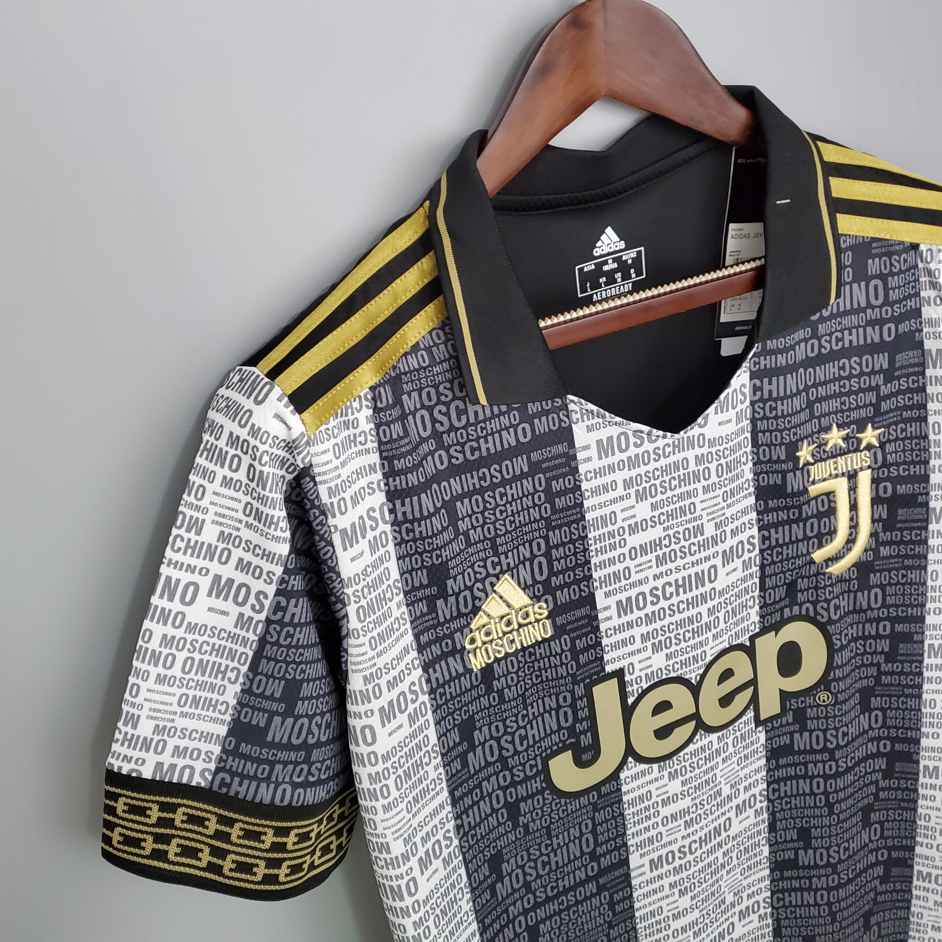 Juventus X Moschino Design Speciale