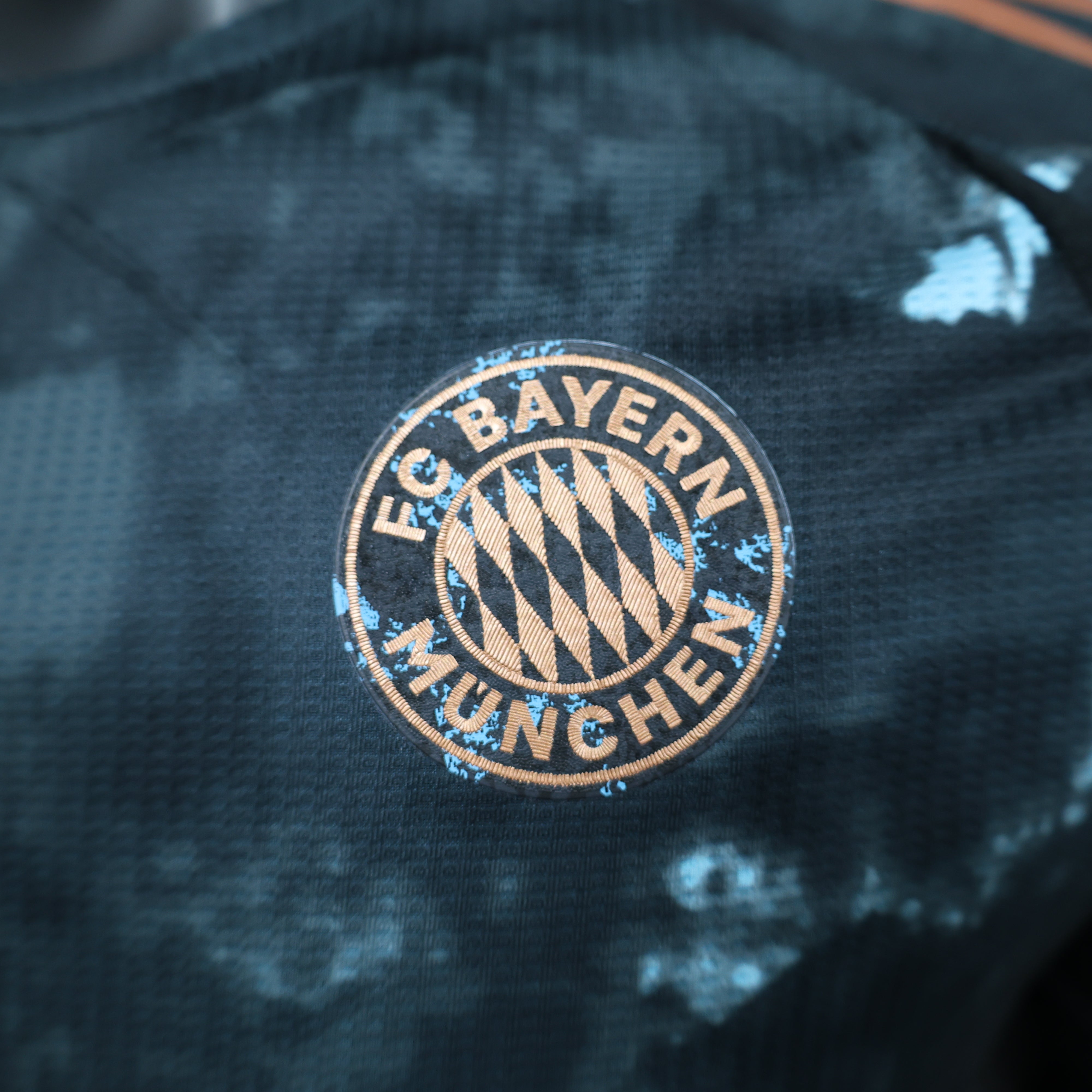 Divisa trasferta Bayern Monaco 2024/25