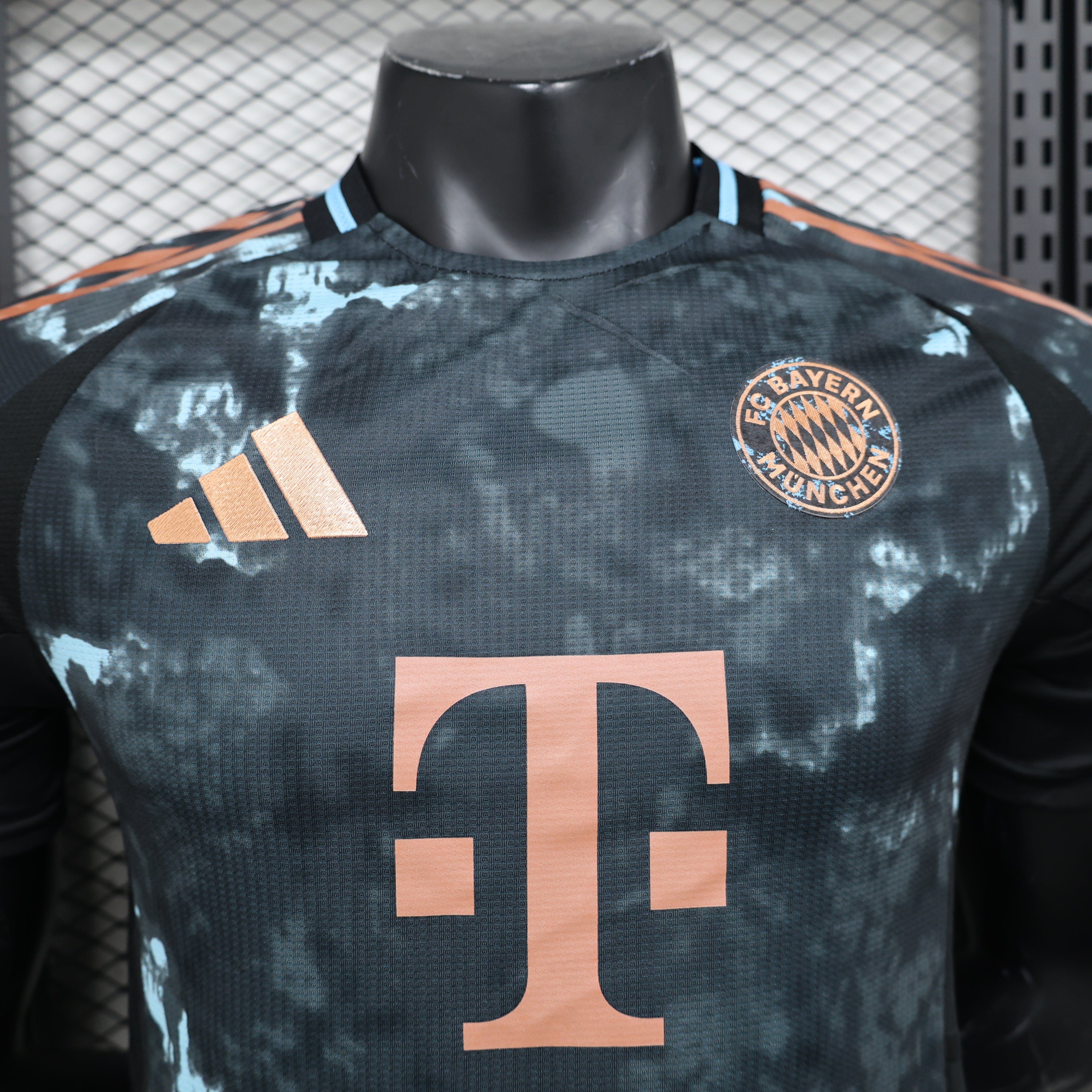 Divisa trasferta Bayern Monaco 2024/25