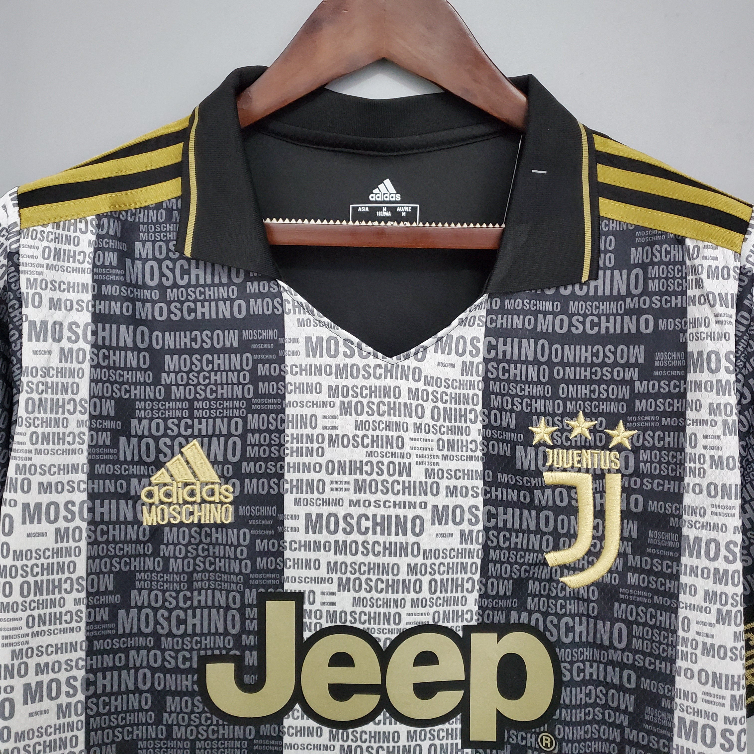 Juventus X Moschino Design Speciale