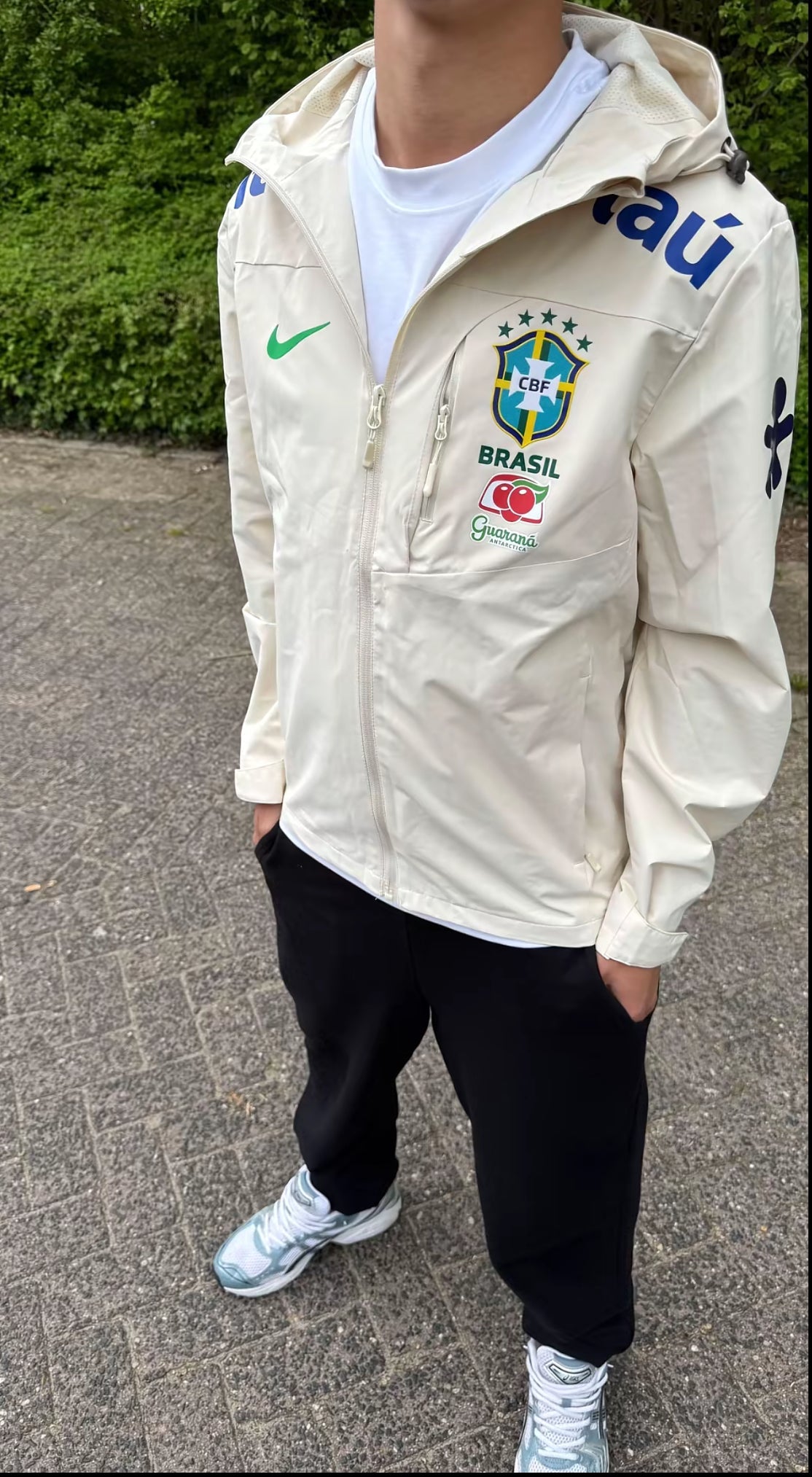 Chaqueta cortavientos blanca Brasil