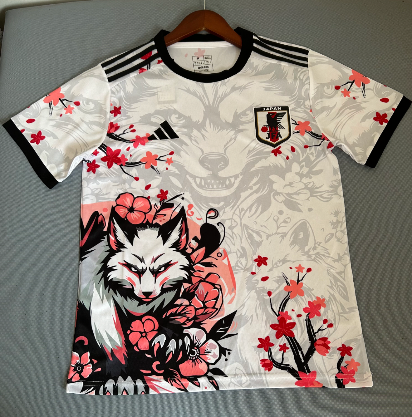 Japan Pinker Fuchs 2025 Sonderedition Trikot