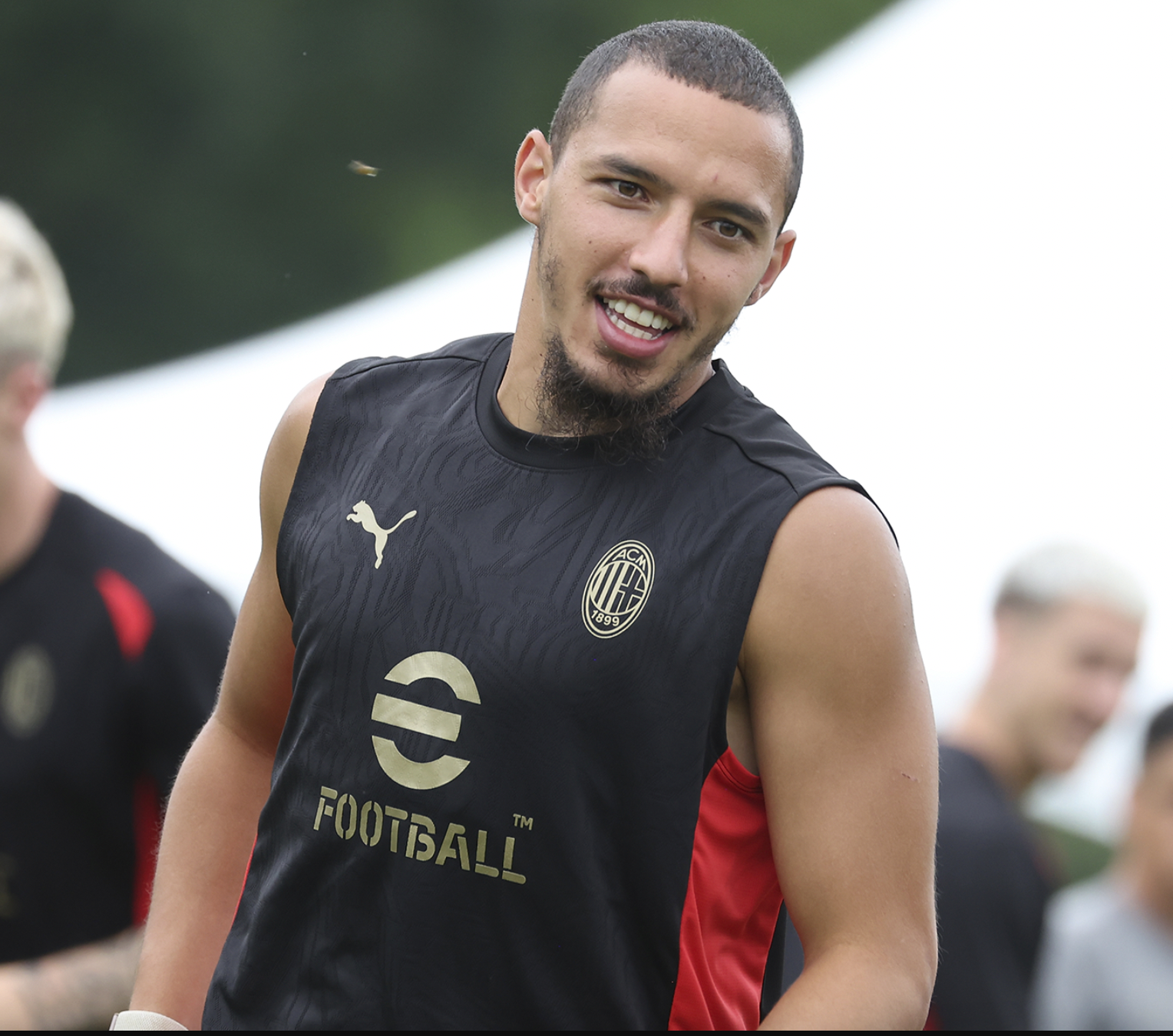 Set allenamento smanicato AC Milan 2025