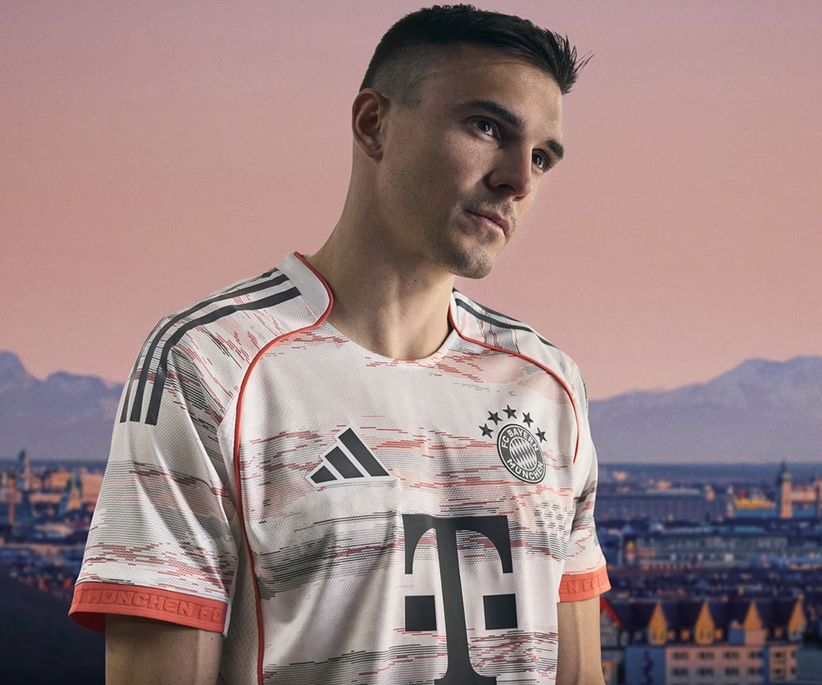 Divisa trasferta Bayern Monaco 2025/2026