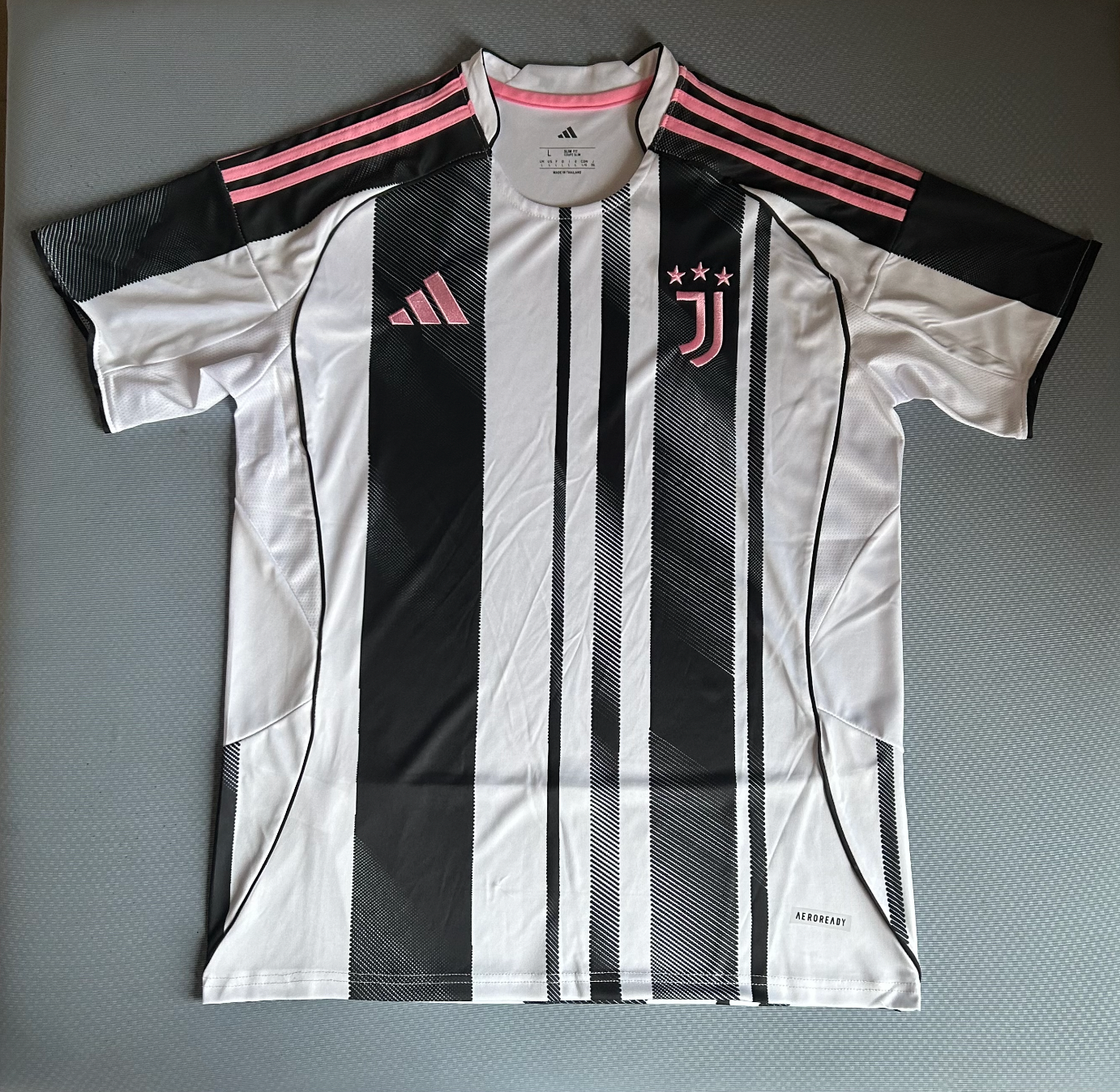 Equipación local Juventus 25/26