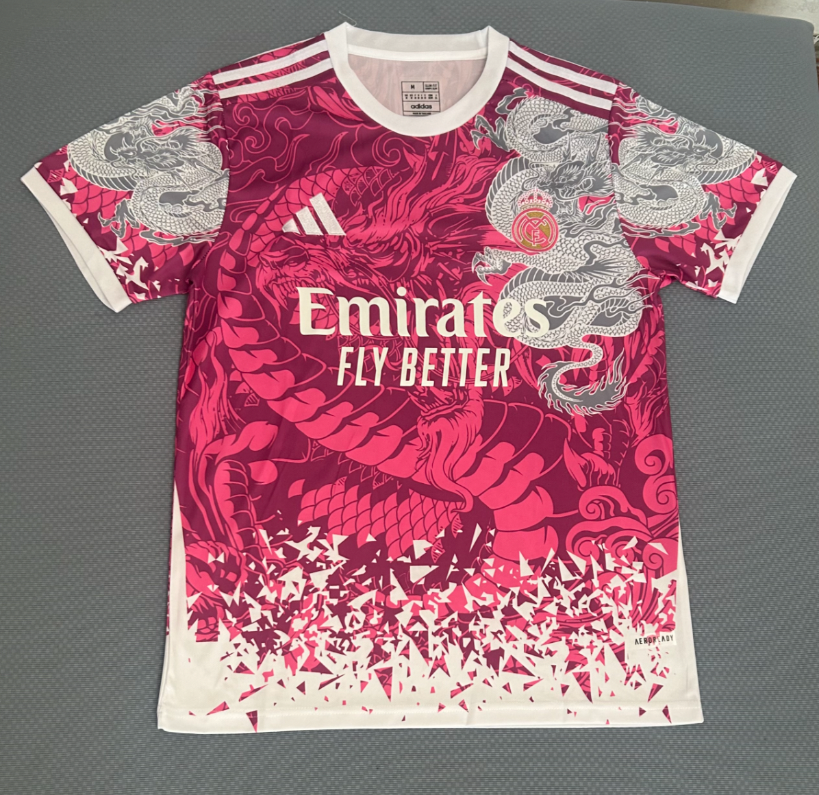 Real Madrid Pinker Drache 2026 Sonderedition