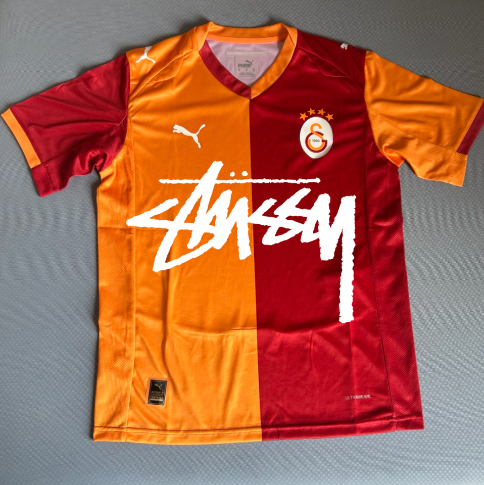 Camiseta edición especial Galatasaray x Stussy 2025/2026