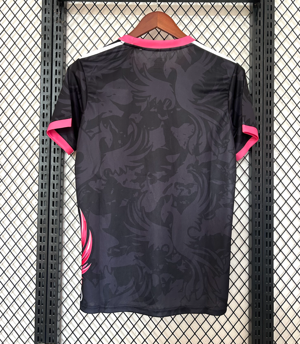Maglia Edizione Speciale Drago Rosa Liverpool 2025-26