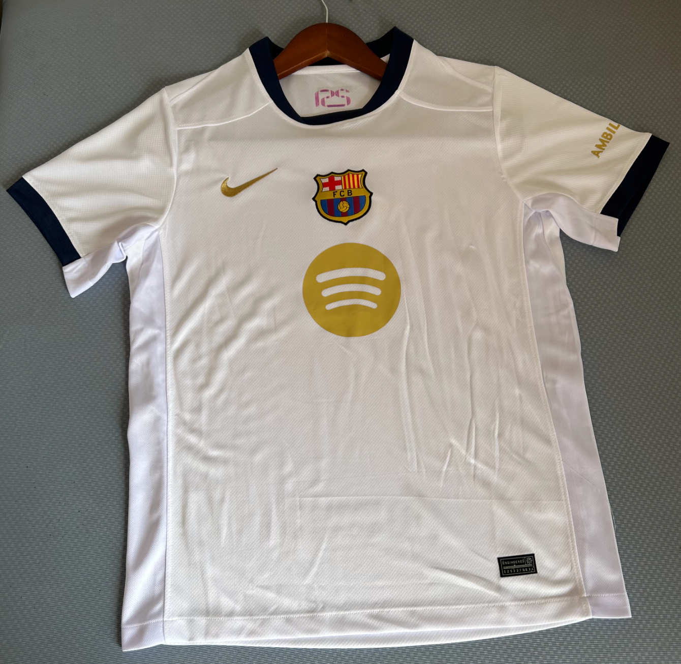 Kit trasferta FC Barcelona 2025-2026
