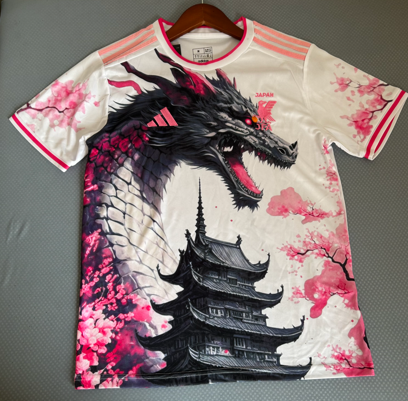 Maglia Bianca Drago Rosa Giappone Edizione 2025/2026