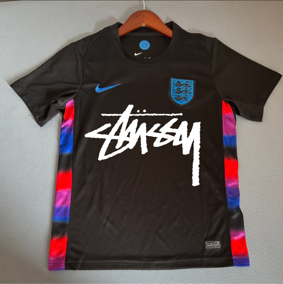 Maglia Edizione Speciale Inghilterra Stussy 2025