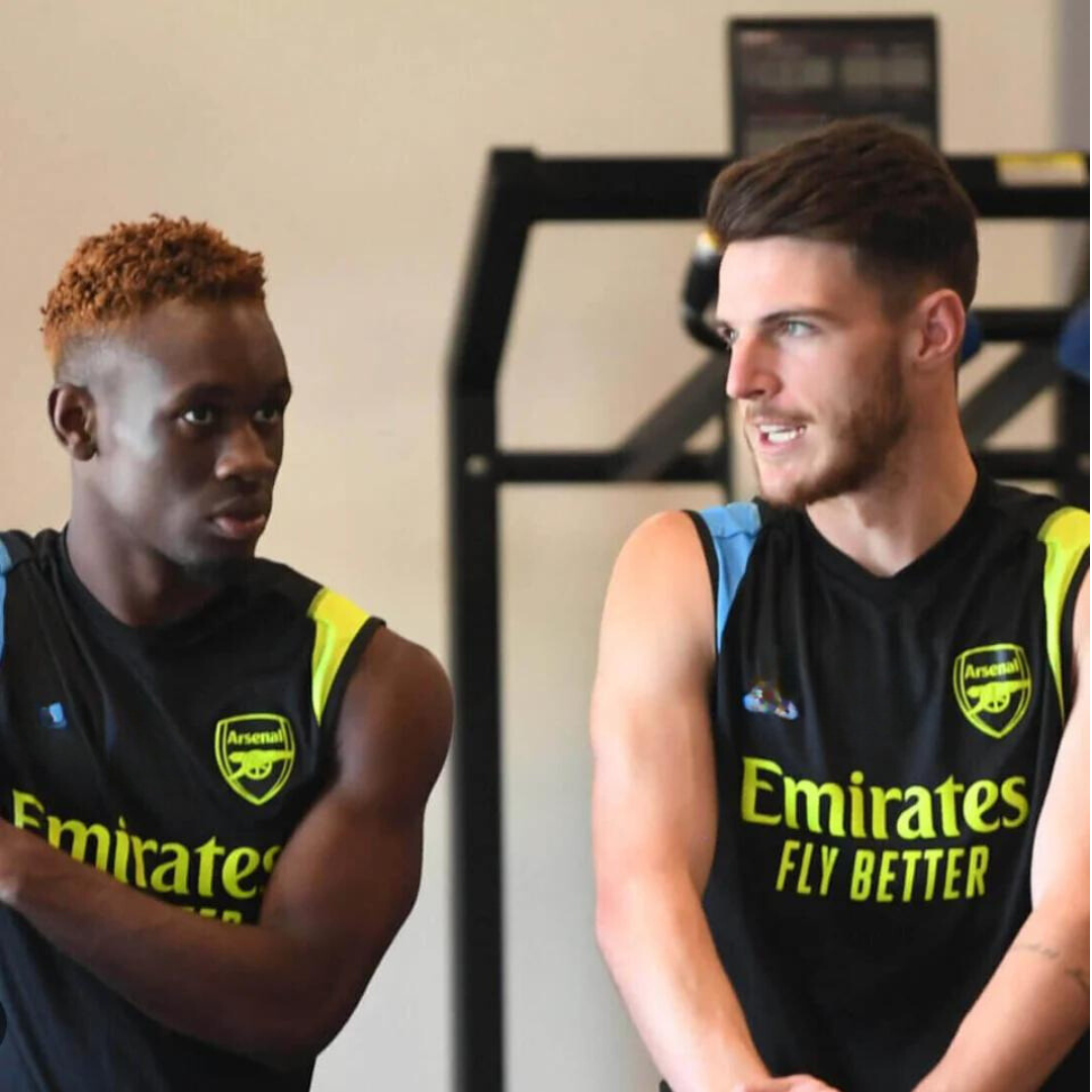 Arsenal Aufwärmtraining ärmelloses schwarzes Sommer-Set 2023/2024